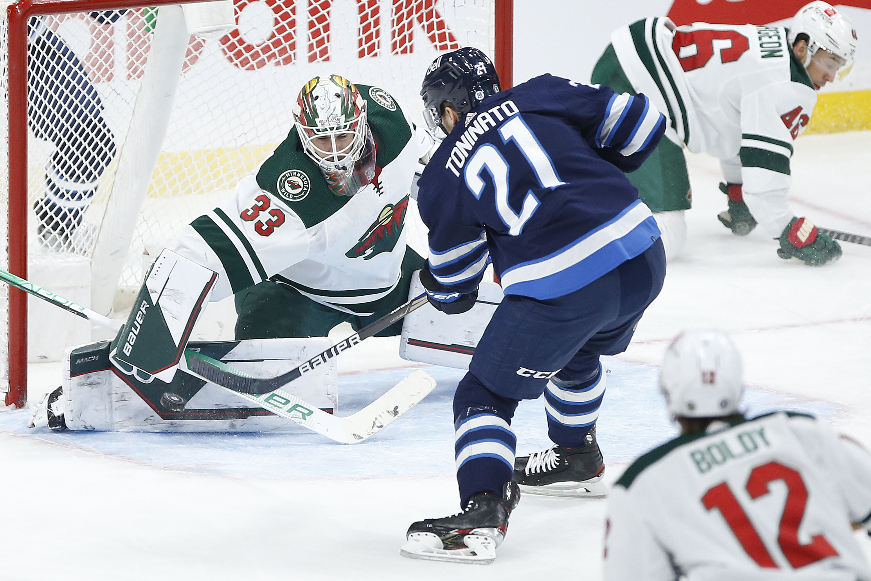 Scheifele's hat trick lifts Jets past Wild