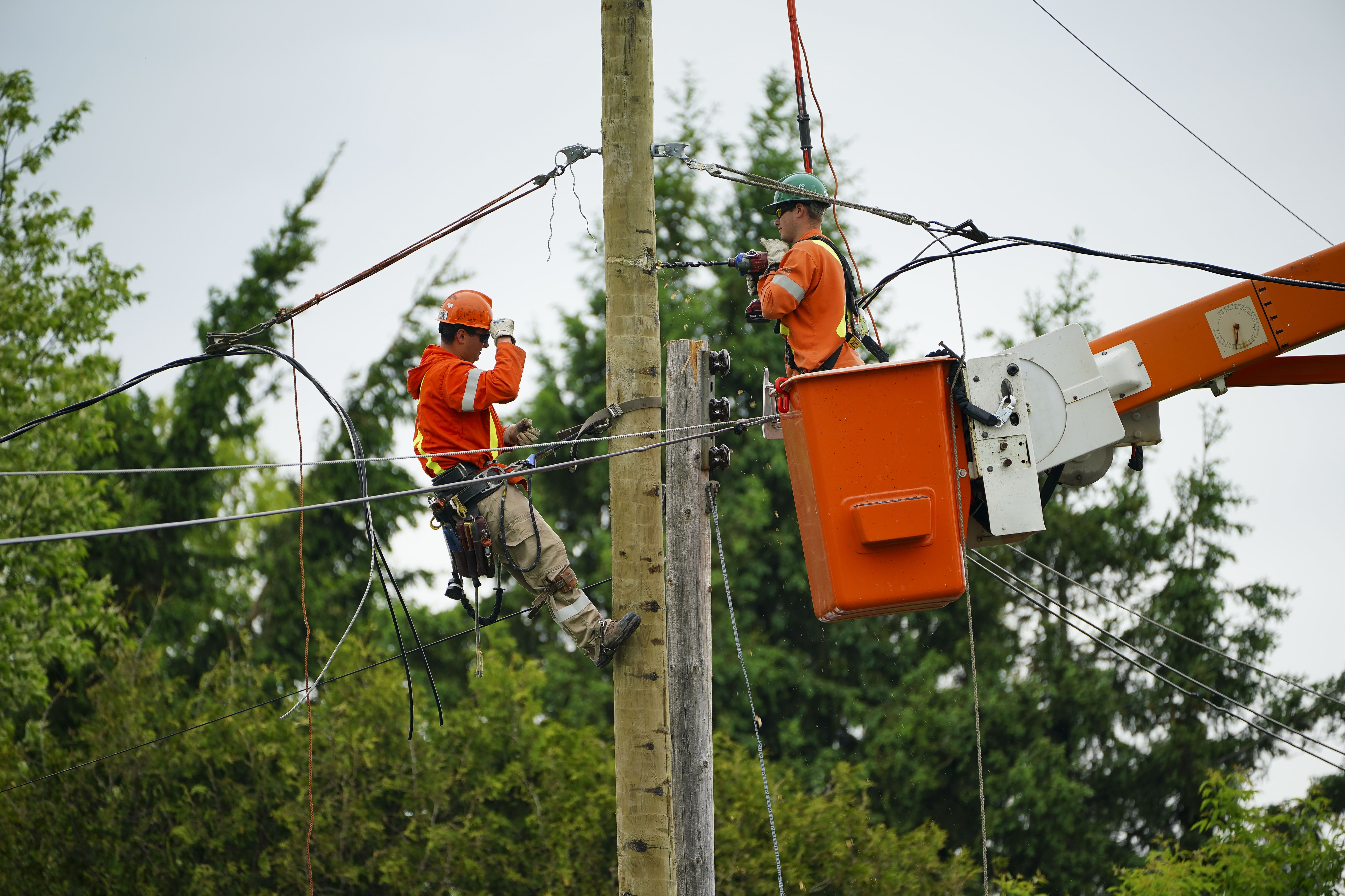 thousands-of-people-remain-without-power-in-ontario-quebec-some-could-be-in-the-dark-for-weeks-the-globe-and-mail