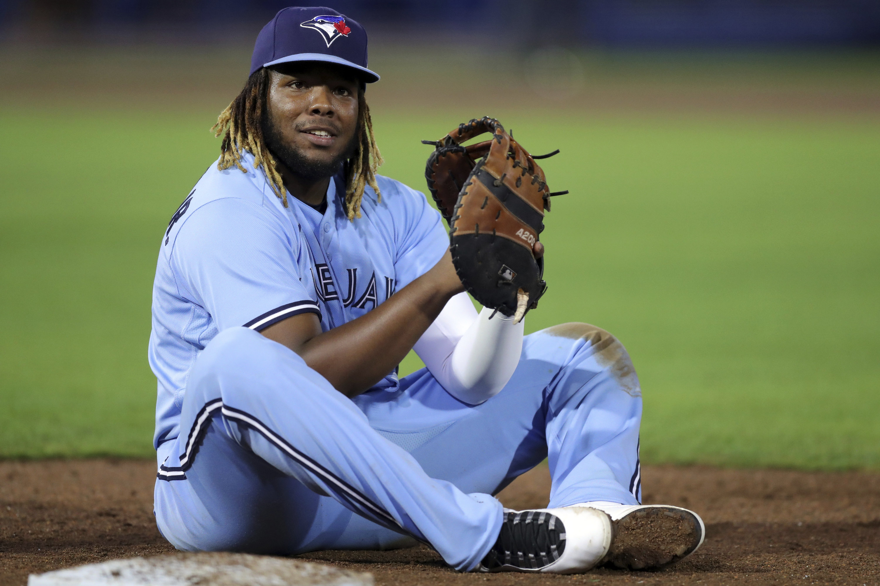 Romero leaves game with knee discomfort as Jays beat Yankees 3-2