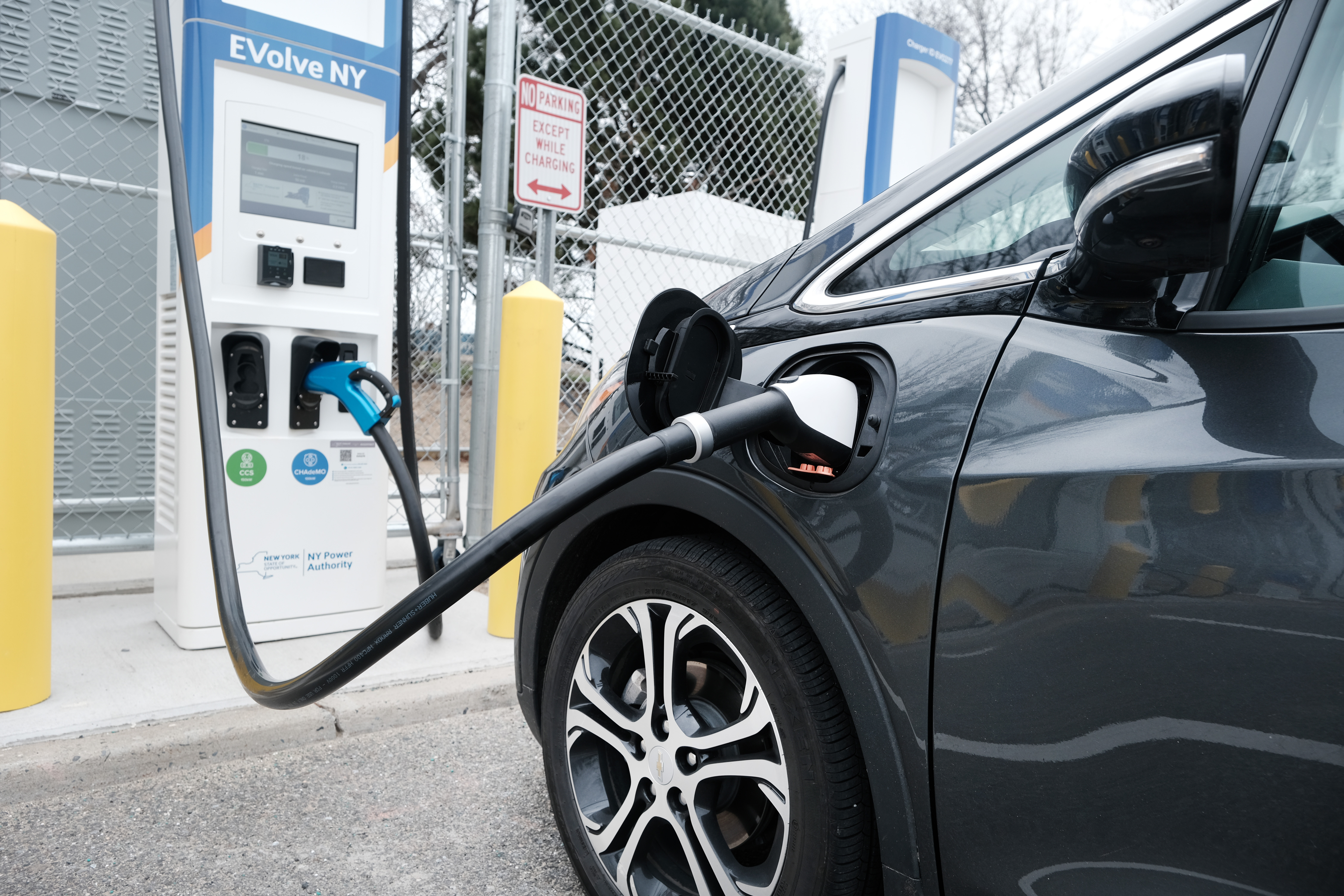 Maximizing Charging Etiquette: Navigating Airport Charging Stations for EV Drivers