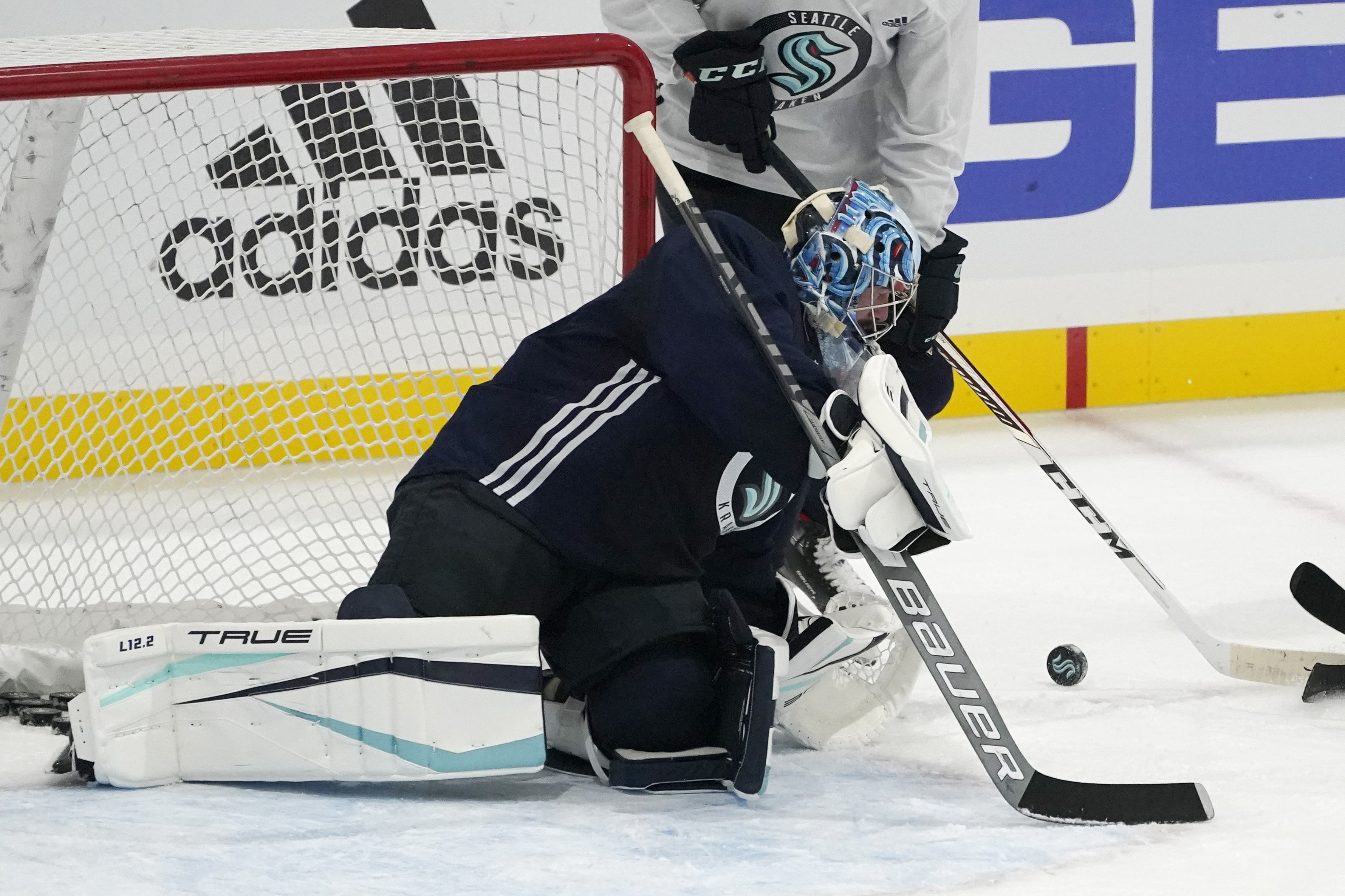 More goaltenders change teams on Day 2 of NHL draft