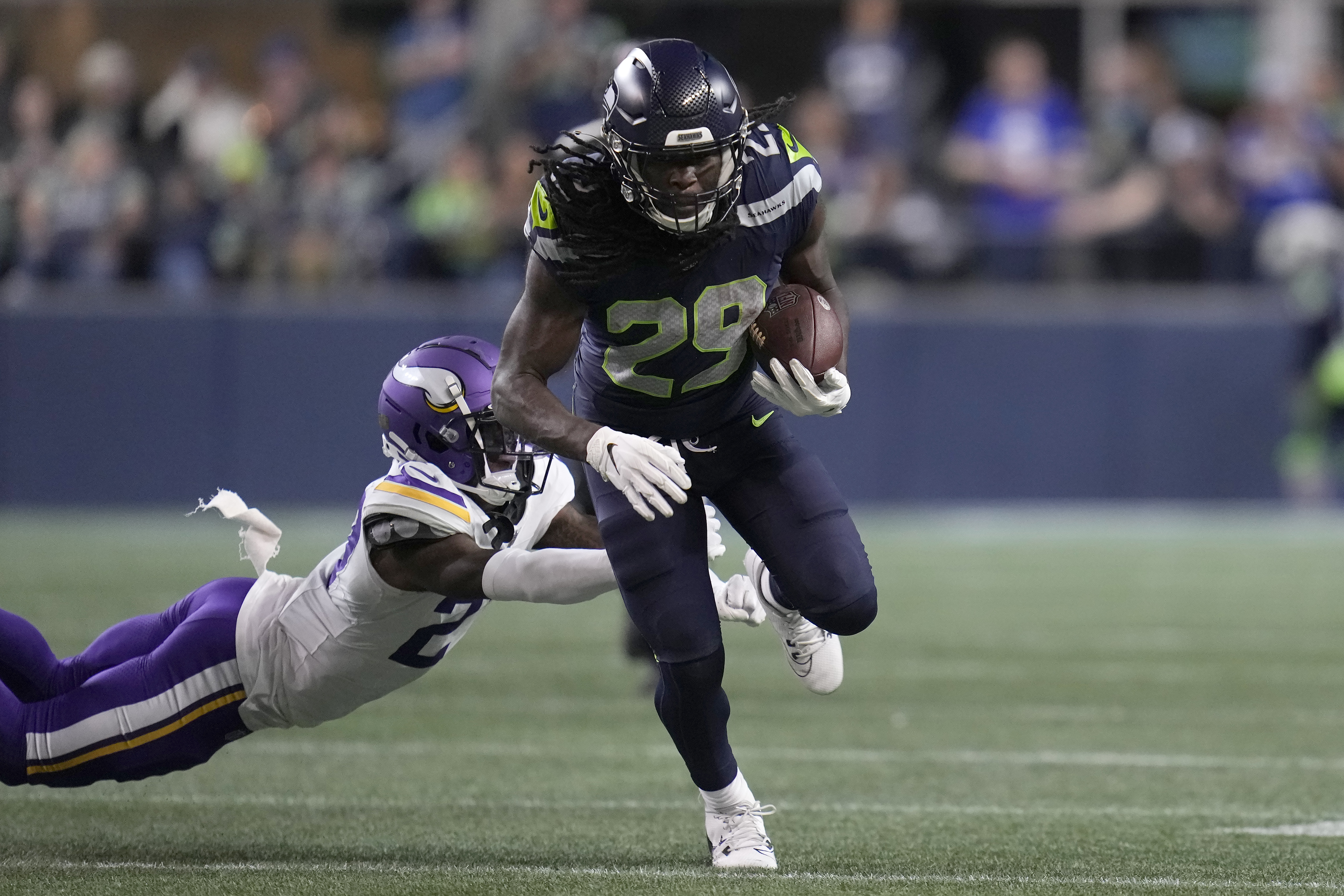 Lock throws 2 TD passes to lead Seahawks in 24-13 preseason win