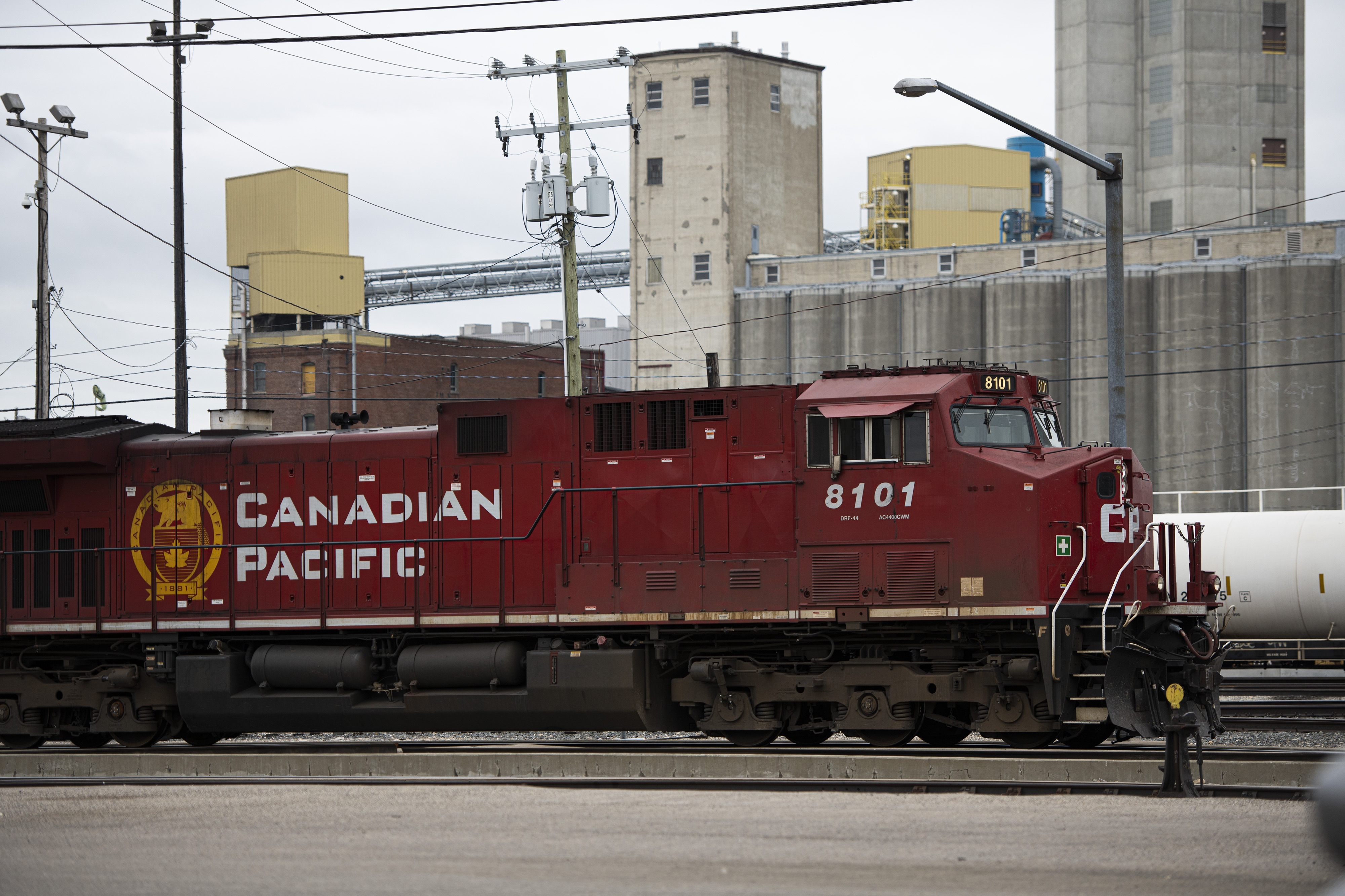 Canadian Pacific Railway close to sealing US$27.3-billion deal to