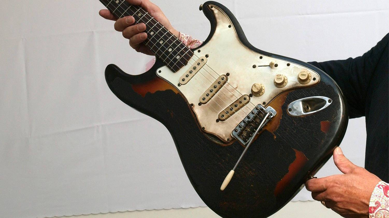 Pictures of Fender guitars and the rock stars who use them - The