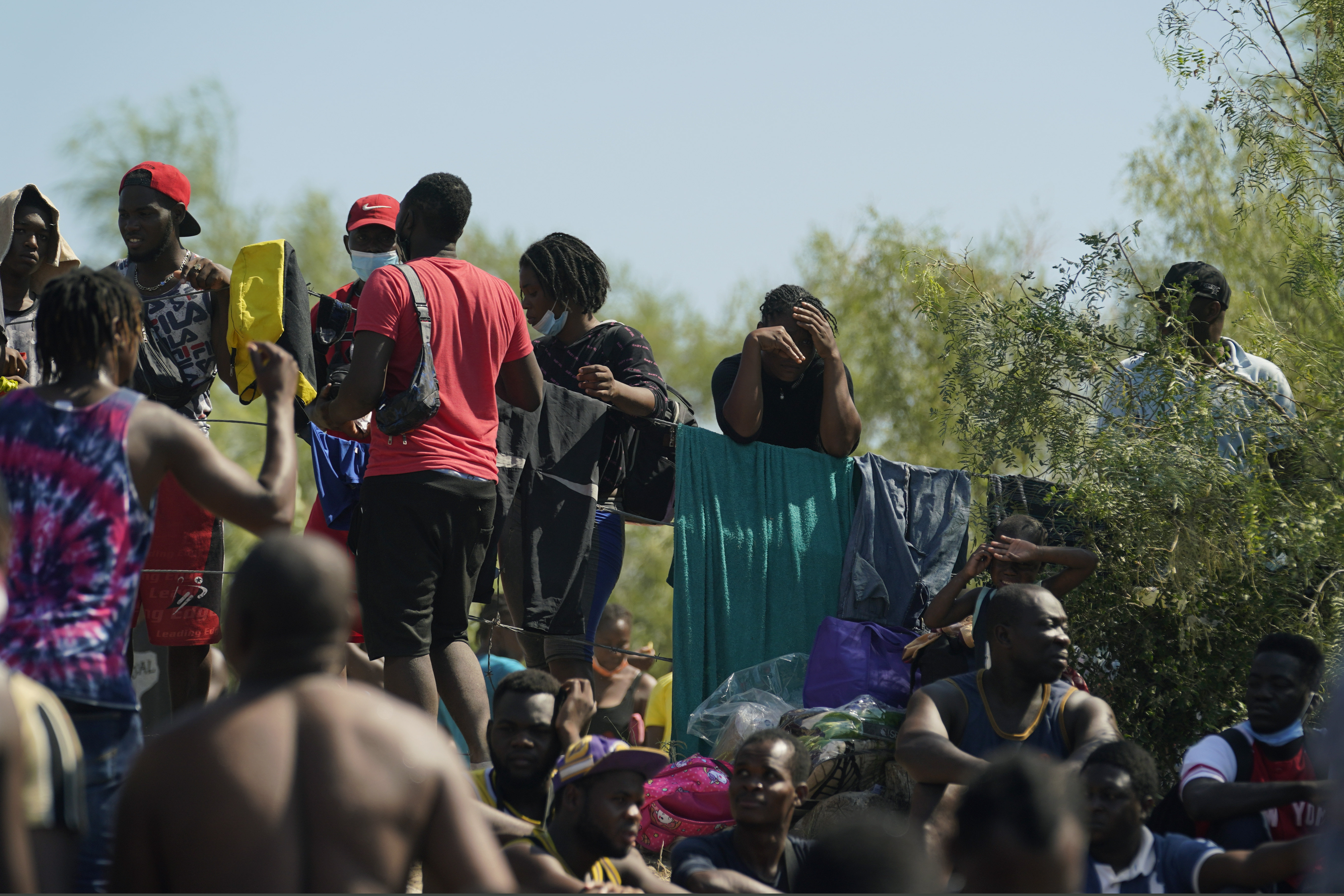 Thousands of Haitian migrants arrive at Texas border city Del