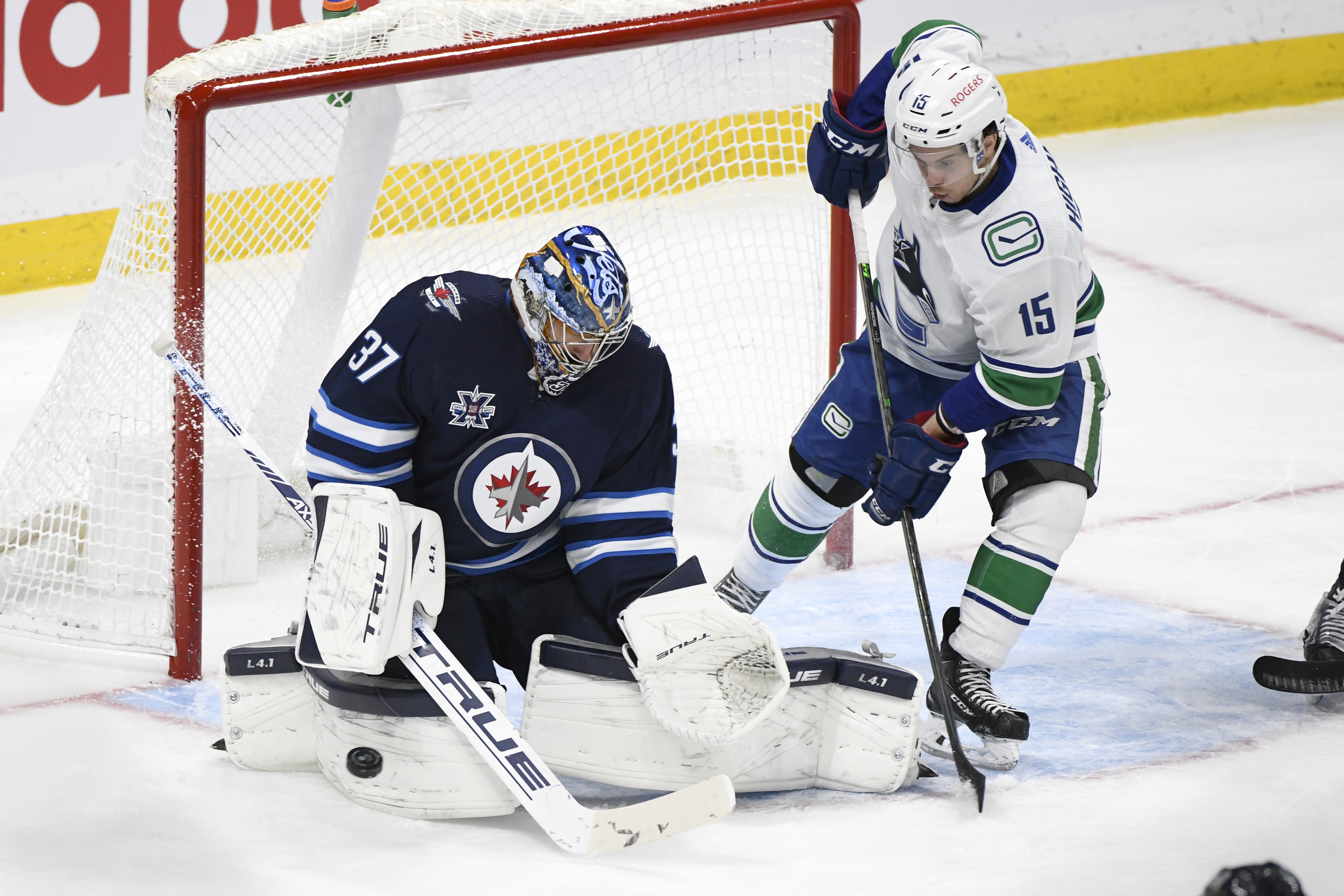 Wheeler helps Jets beat Canucks, clinch 3rd place in North - The