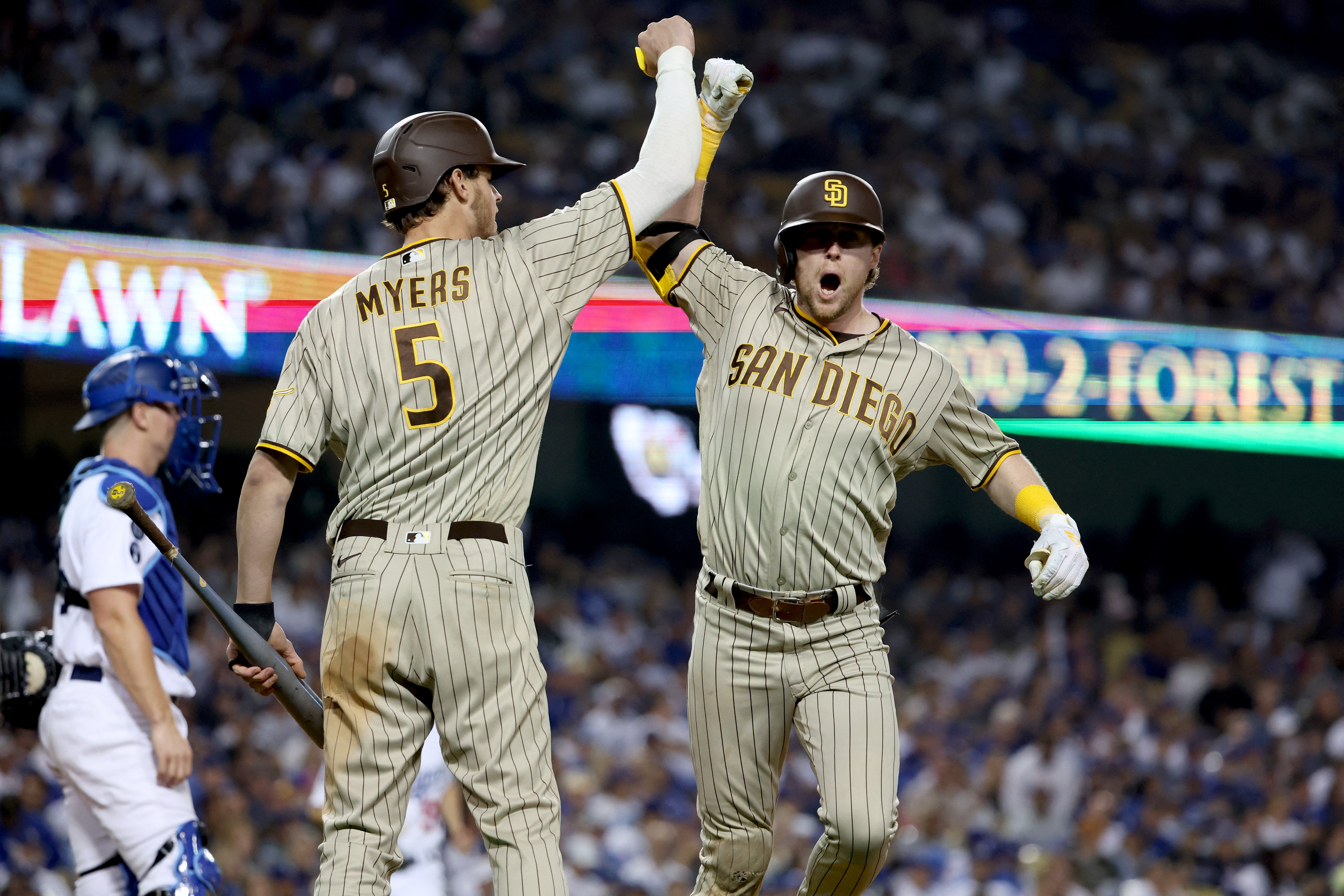 Padres pull out 5-3 victory over Dodgers, tie NLDS at 1-1 - The