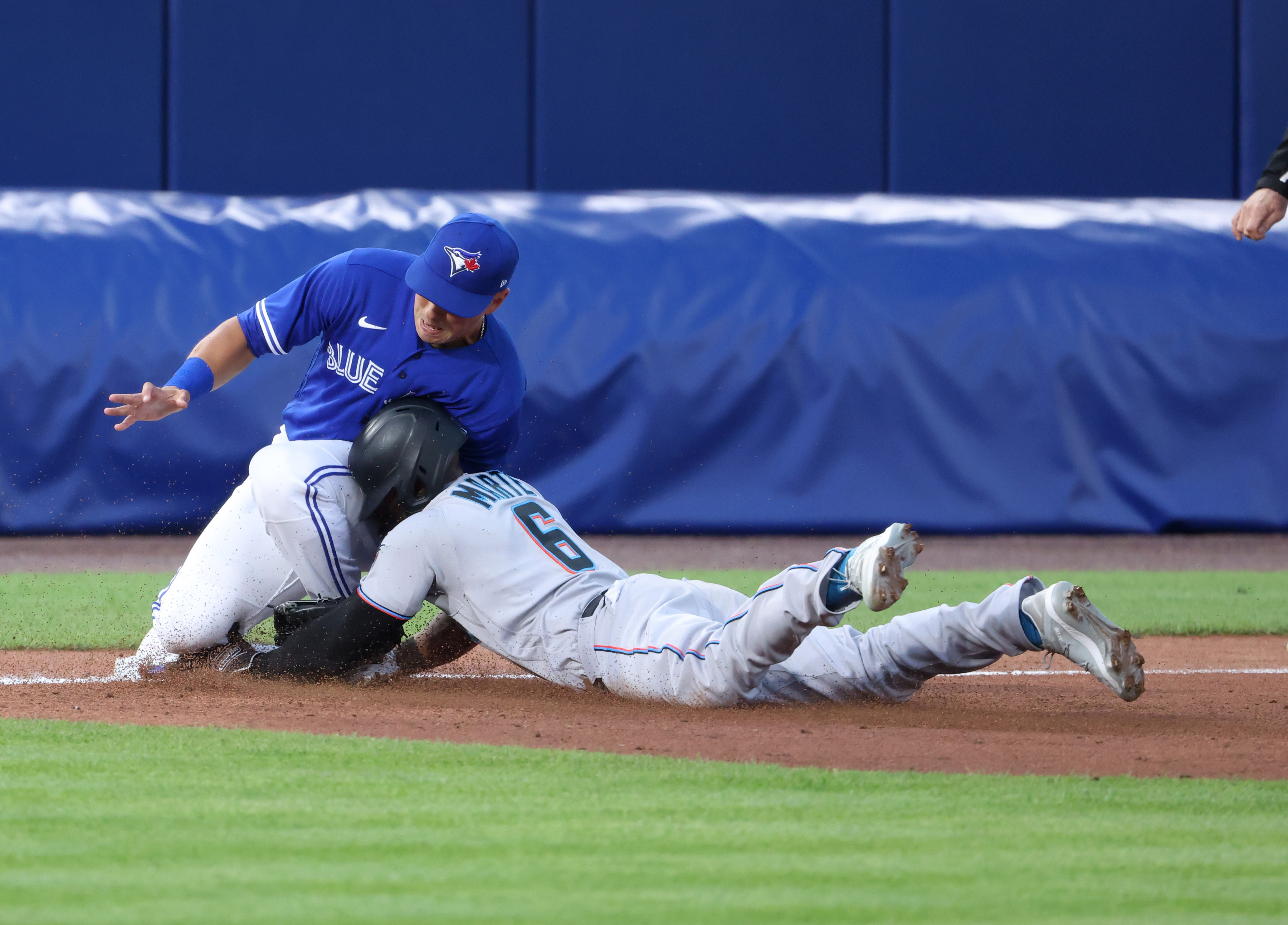 Guerrero powers Jays to win in return to Buffalo, Local Sports