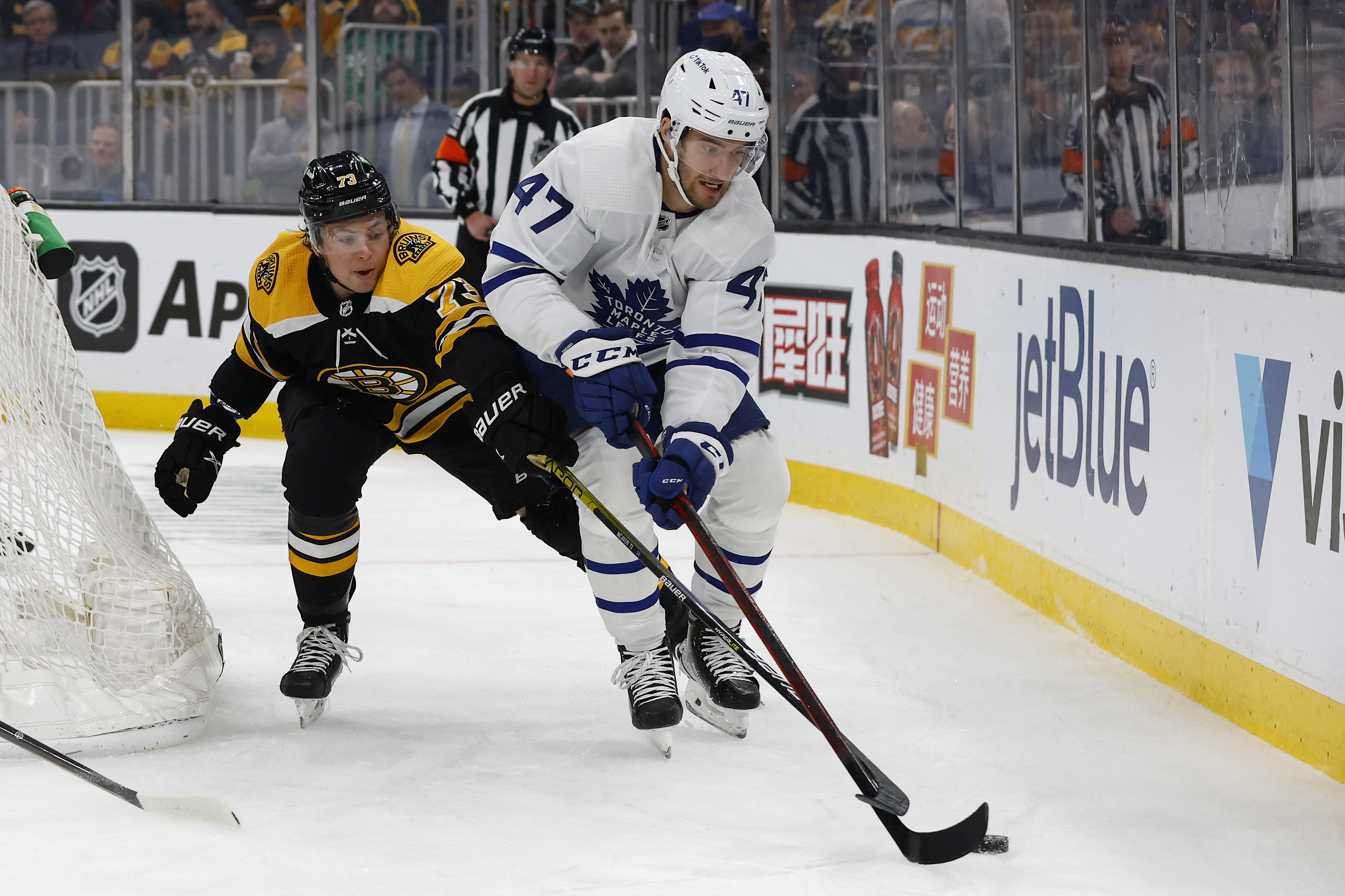 Matthews scores league-leading 49th, Leafs beat Bruins 6-4