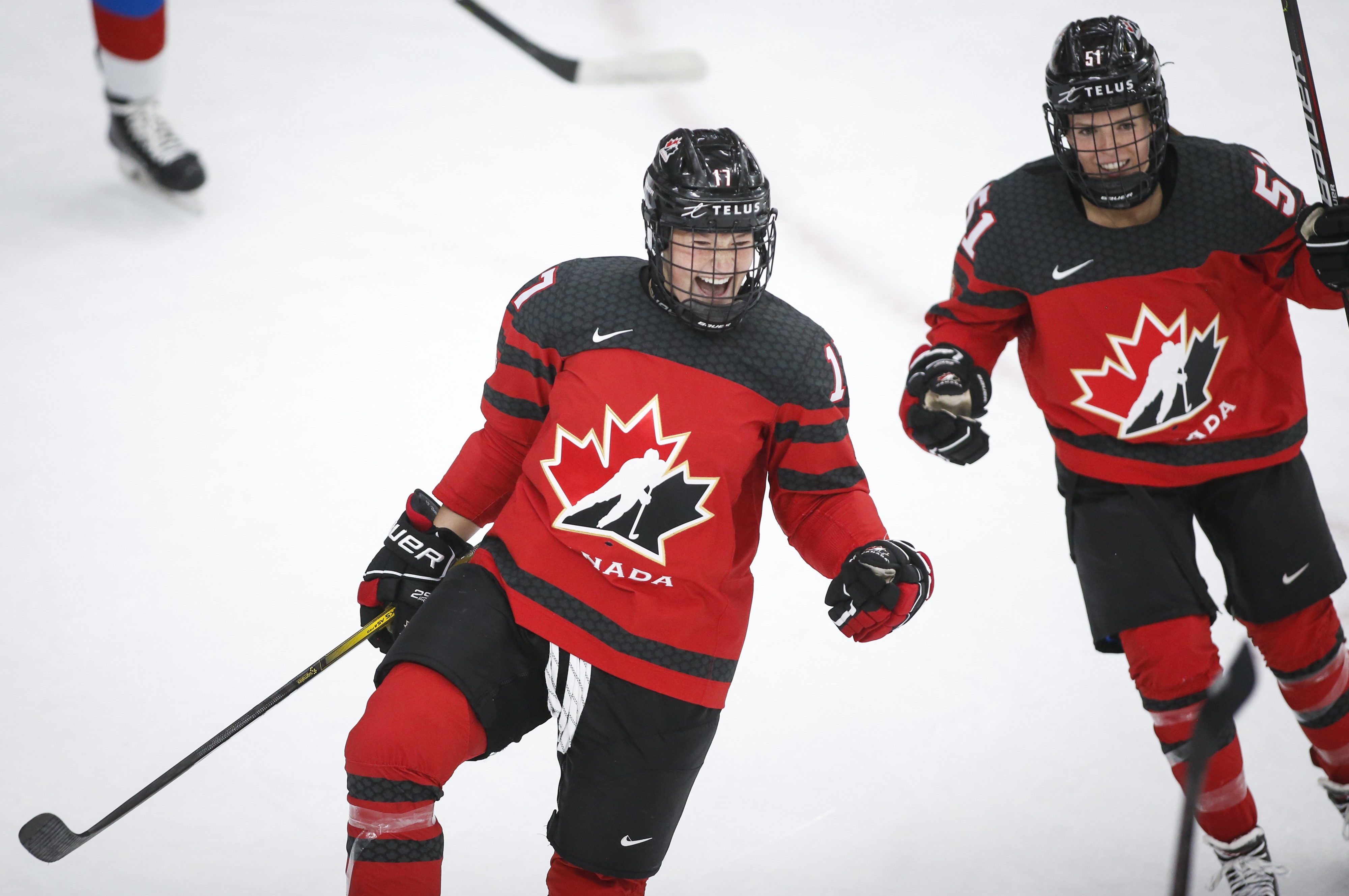 Why is Mélodie Daoust not playing for Canada at the 2022 IIHF