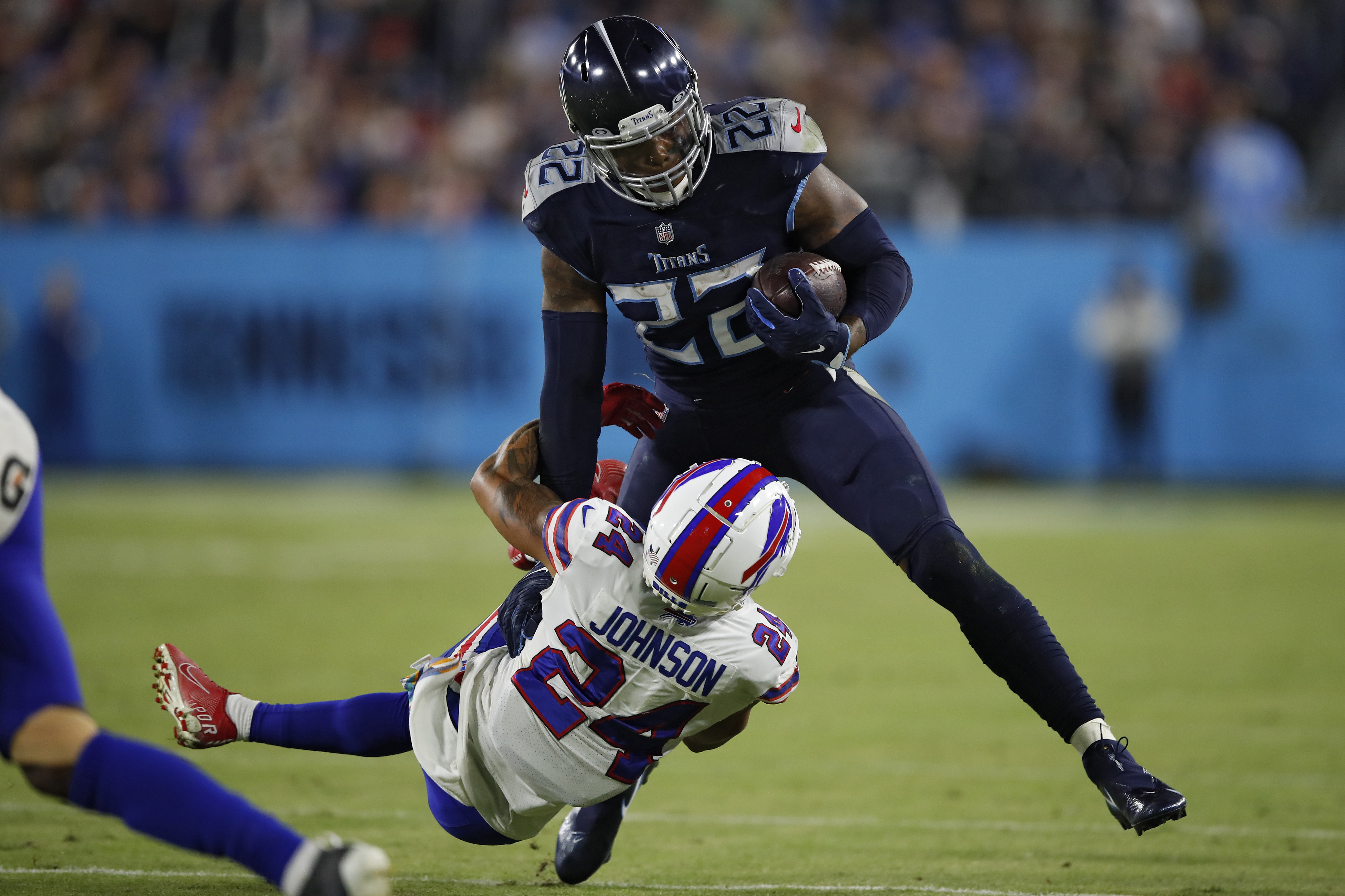 Tennessee Titans WR Kevin Dyson is tackled just short of the goal News  Photo - Getty Images