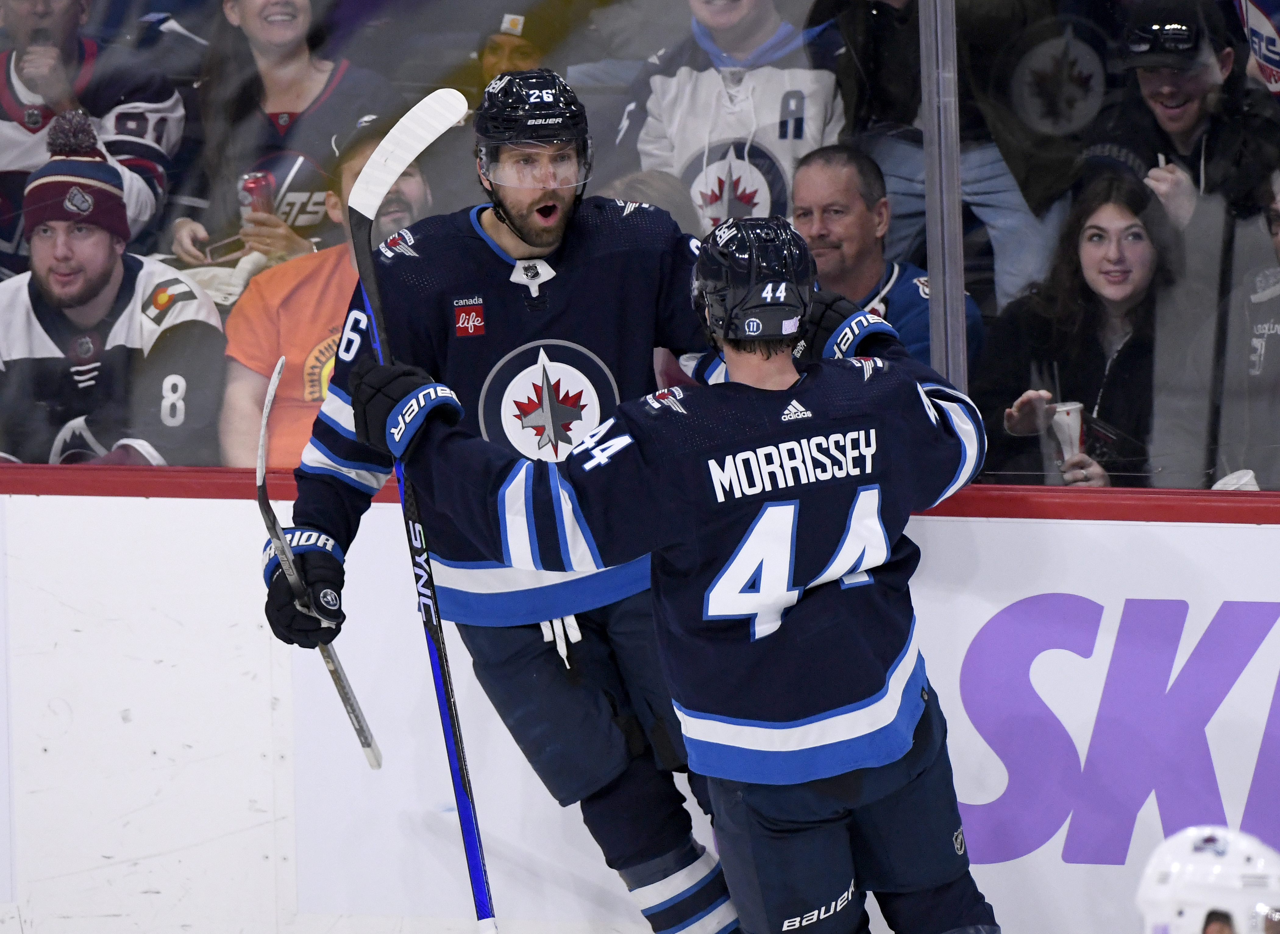 Hellebuyck makes 25 saves, Jets shut out Avalanche