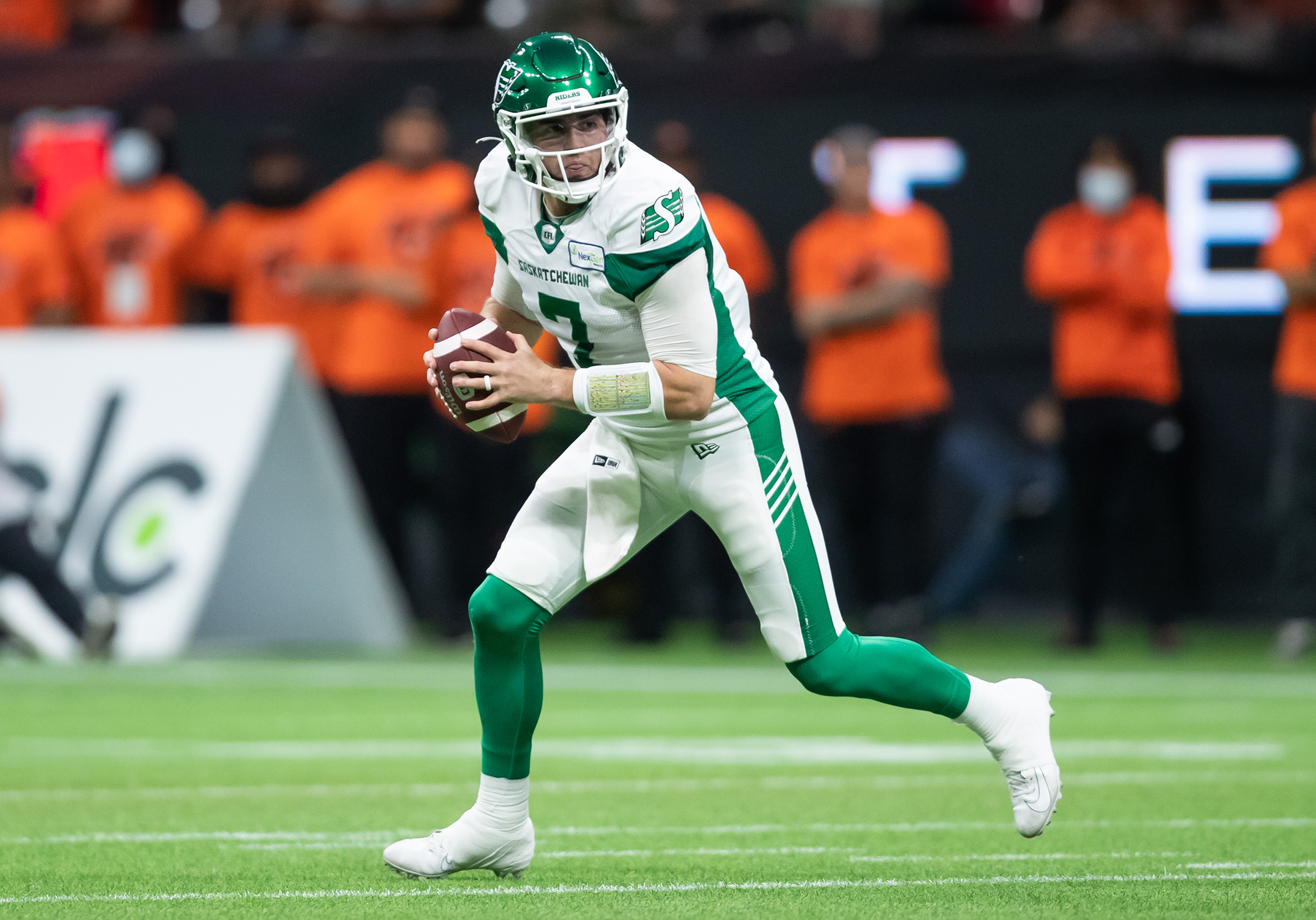 Last-minute TD by Cody Fajardo gives Roughriders 31-24 victory over B.C.  Lions - The Globe and Mail