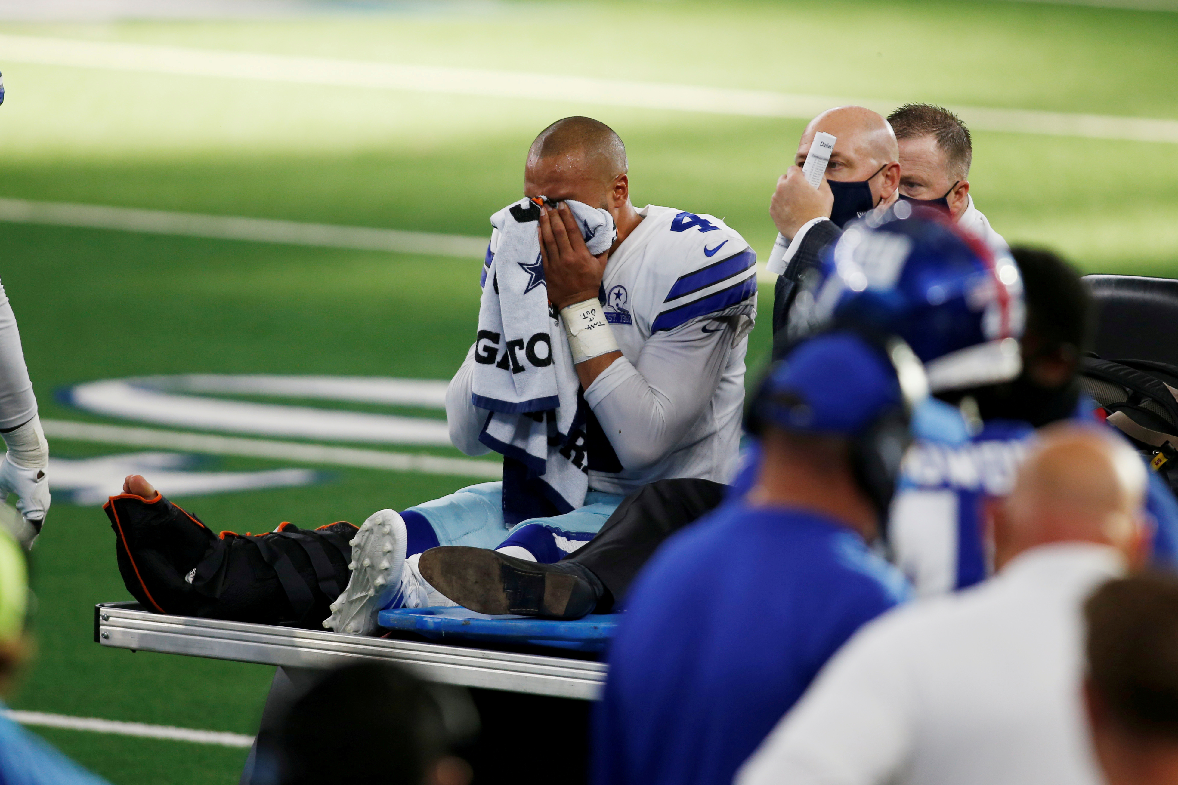 Cowboys' Blake Jarwin, Leighton Vander Esch injured in loss