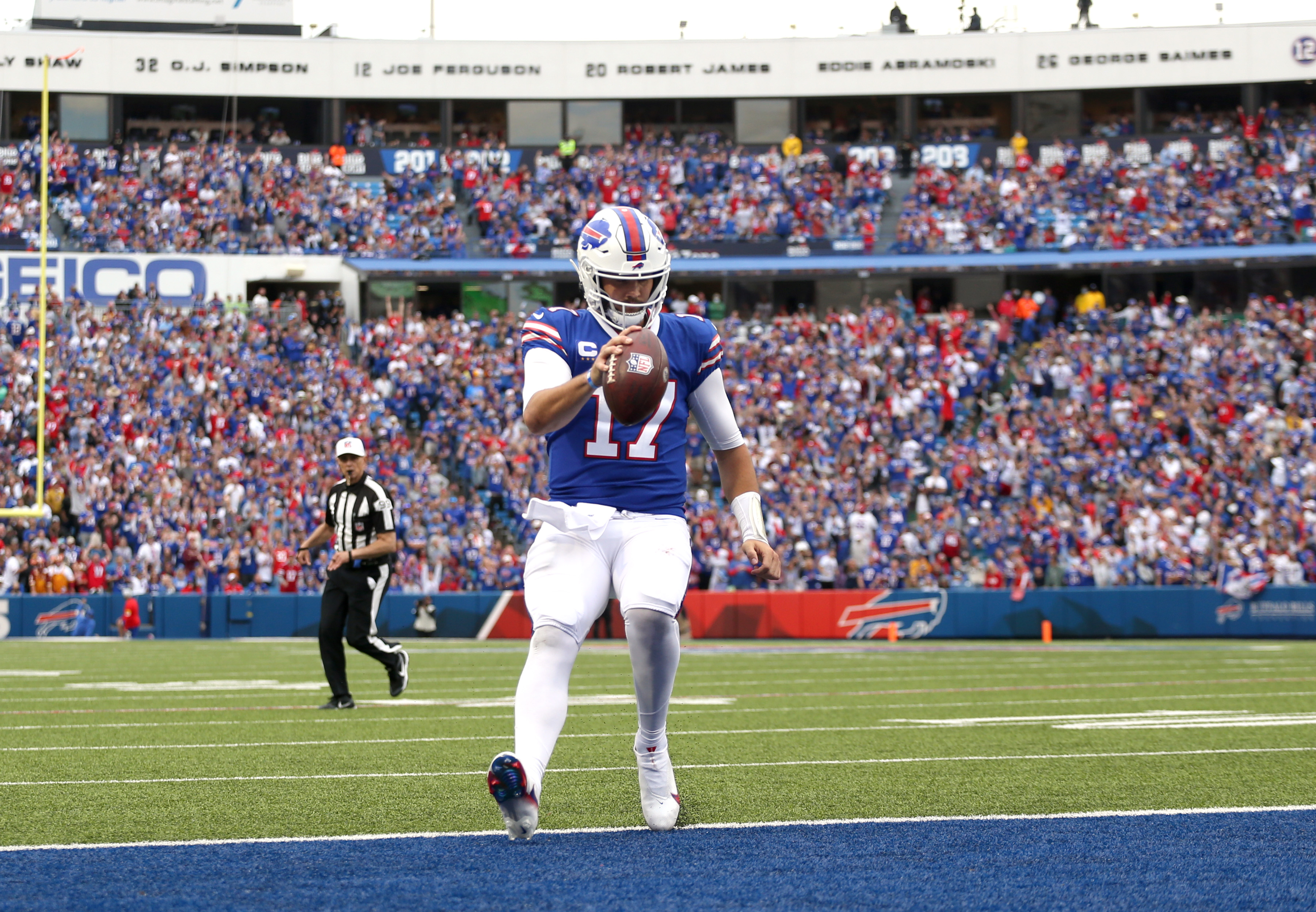 Josh Allen delivers masterpiece in Bills' rout over Washington