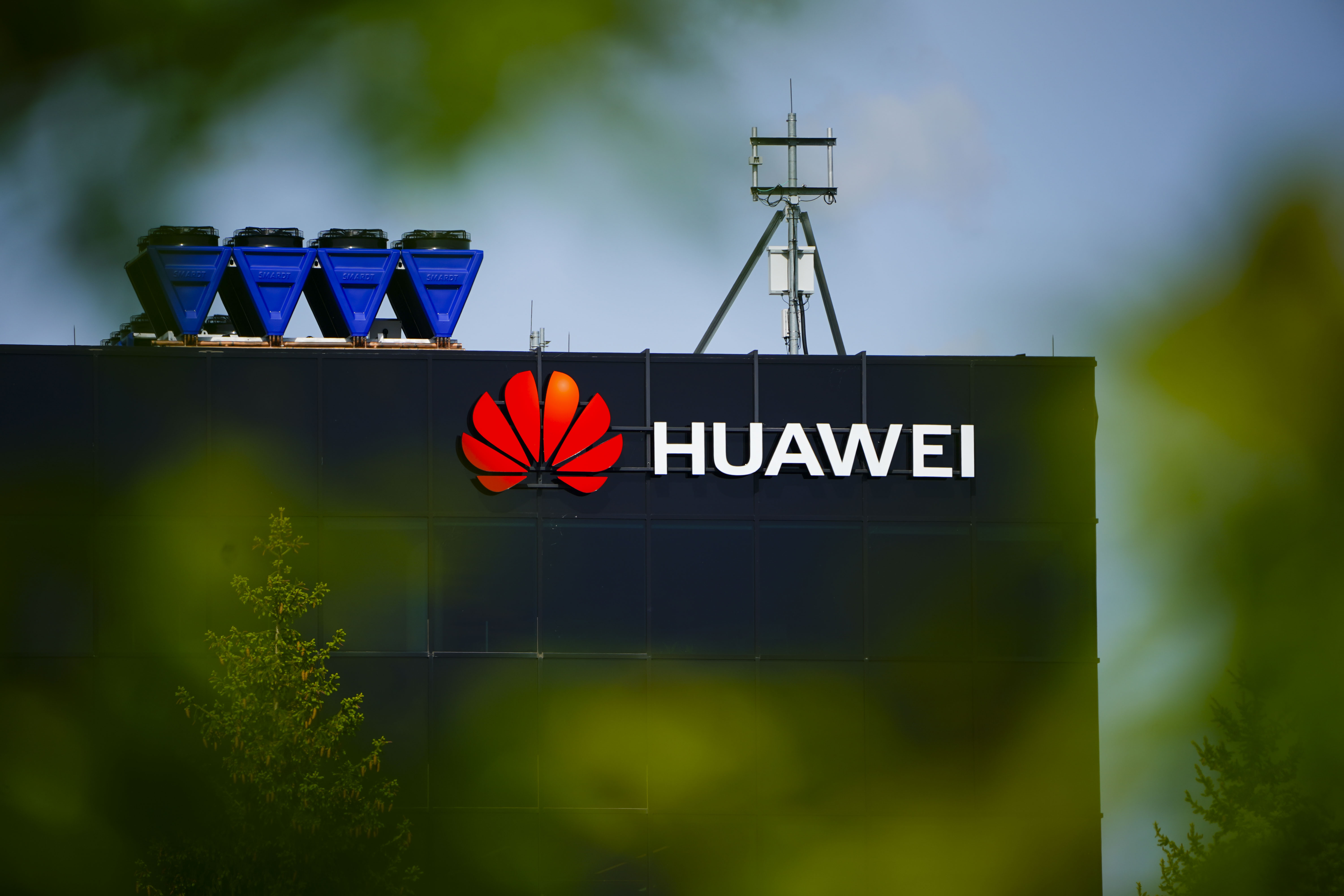 Canadian universities still partnering with Huawei despite 5G ban over  security - The Globe and Mail