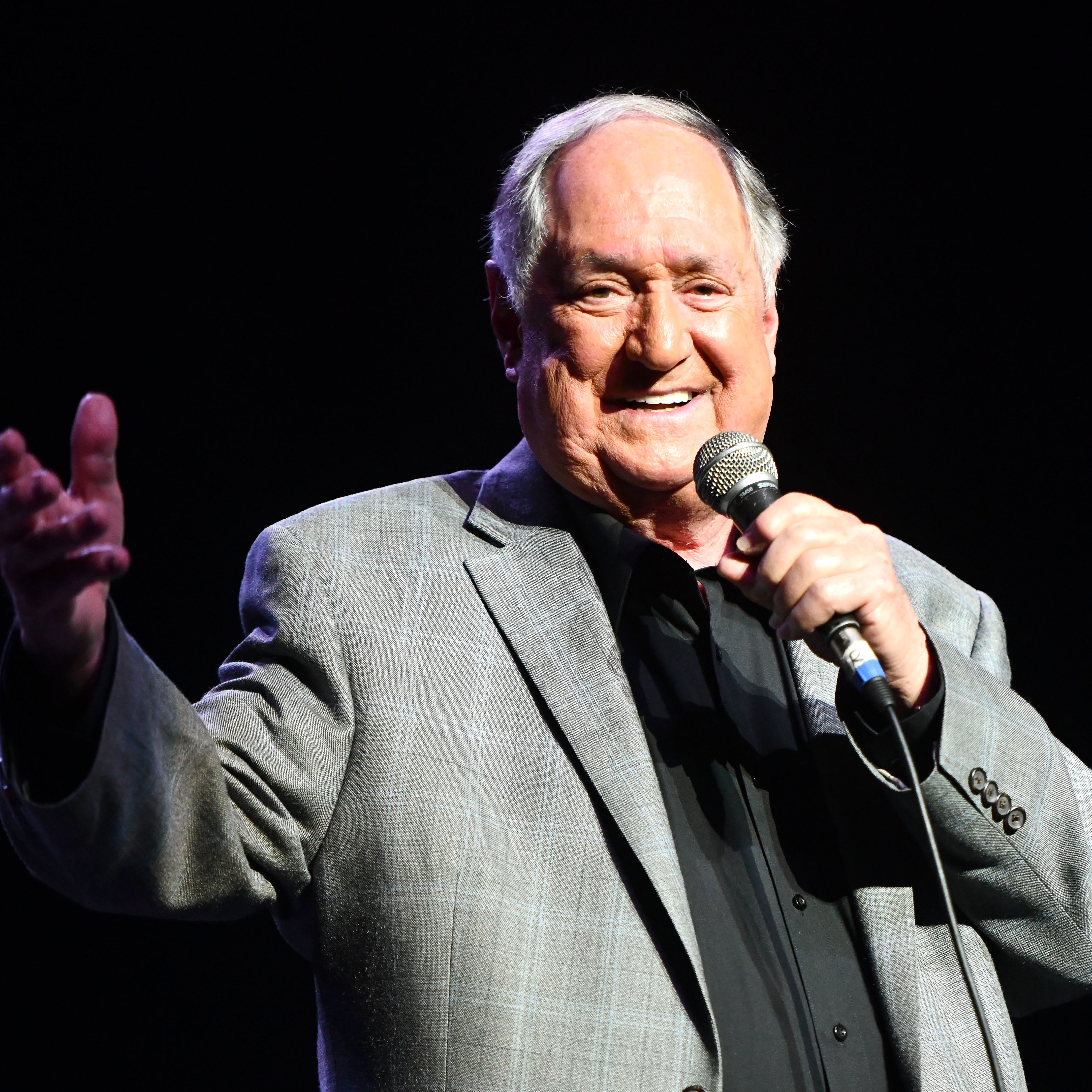 Legendary Singer Neil Sedaka Dies at 86