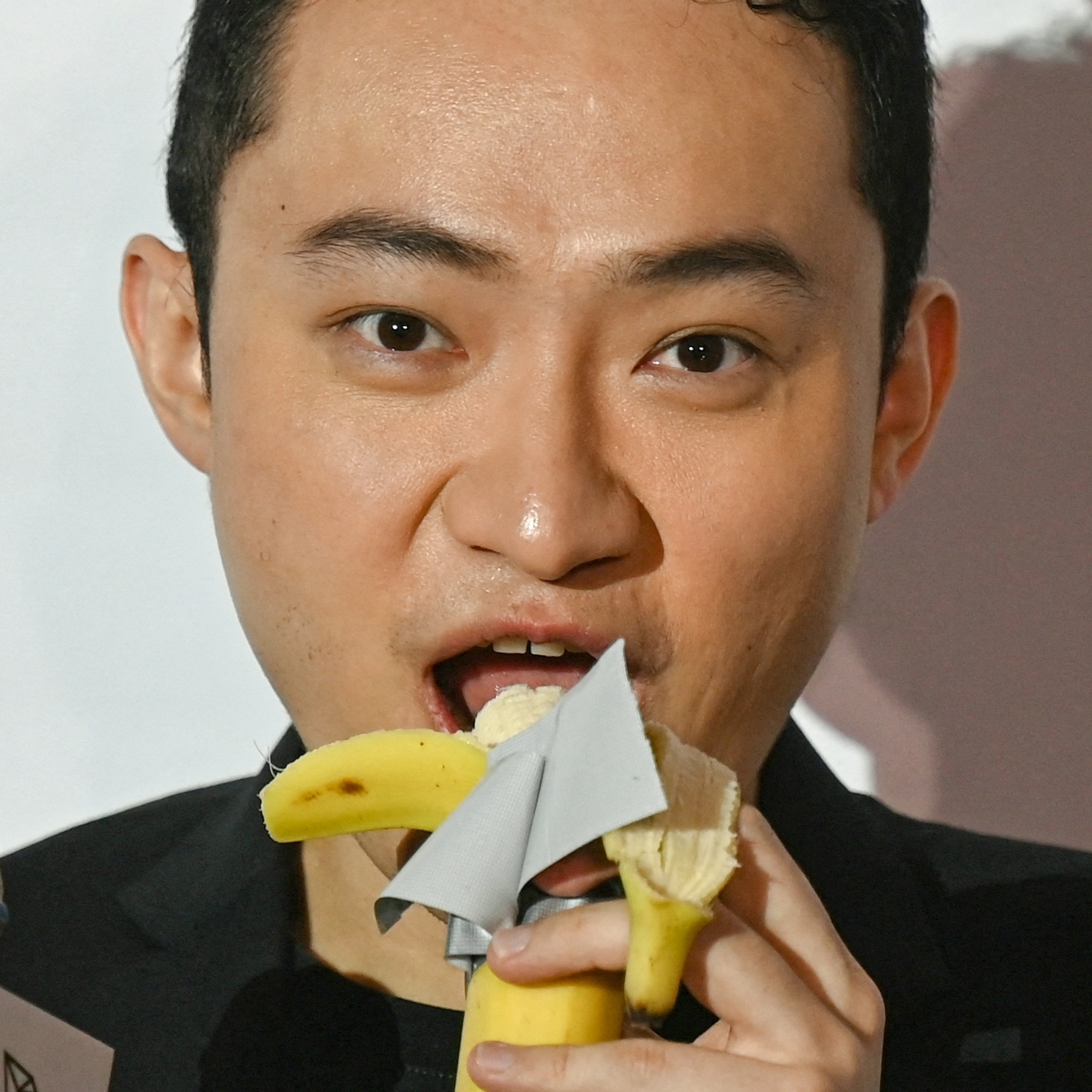 Crypto Bro Who Ate $6.2M Banana Art Piece Gives Trump $18M