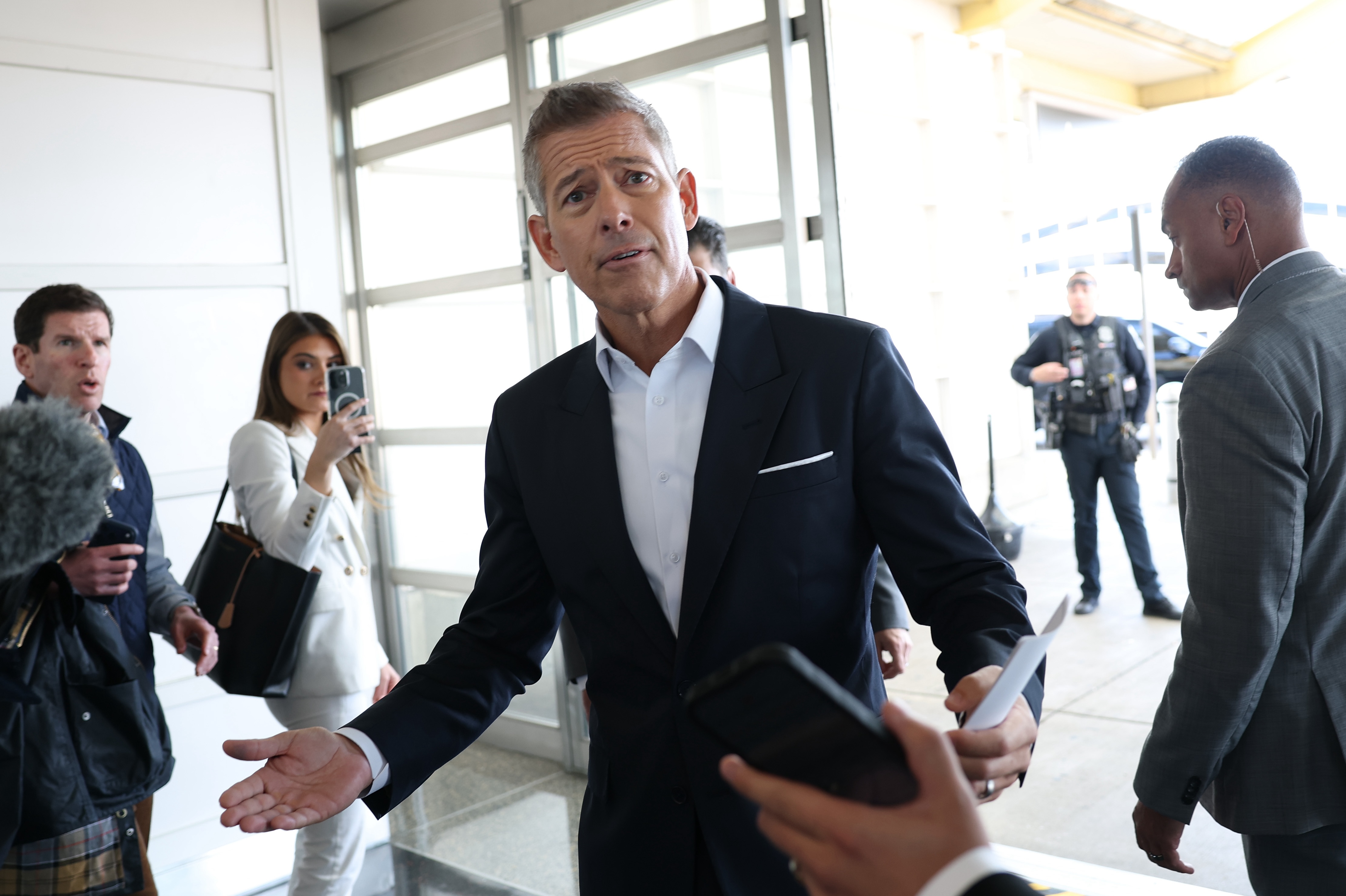 Air Traffic Controllers Start Resigning as Shutdown Bites