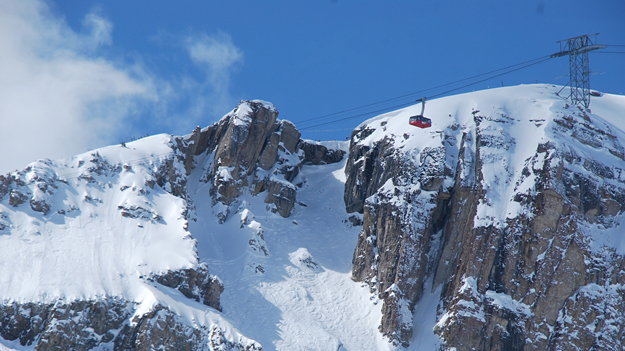 The World's 13 Most Dangerous Ski Runs