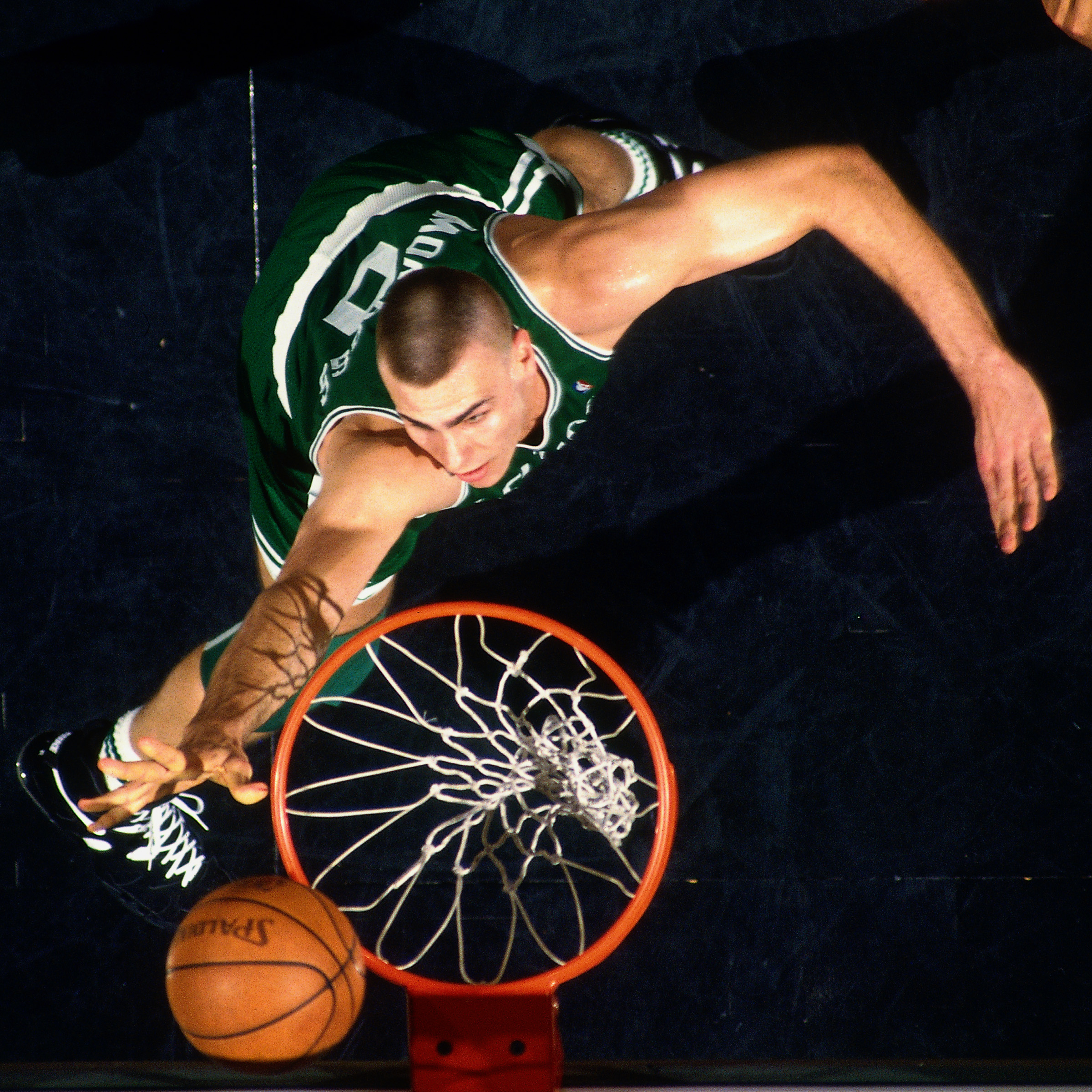 Former NBA Player Eric Montross Dies at 52