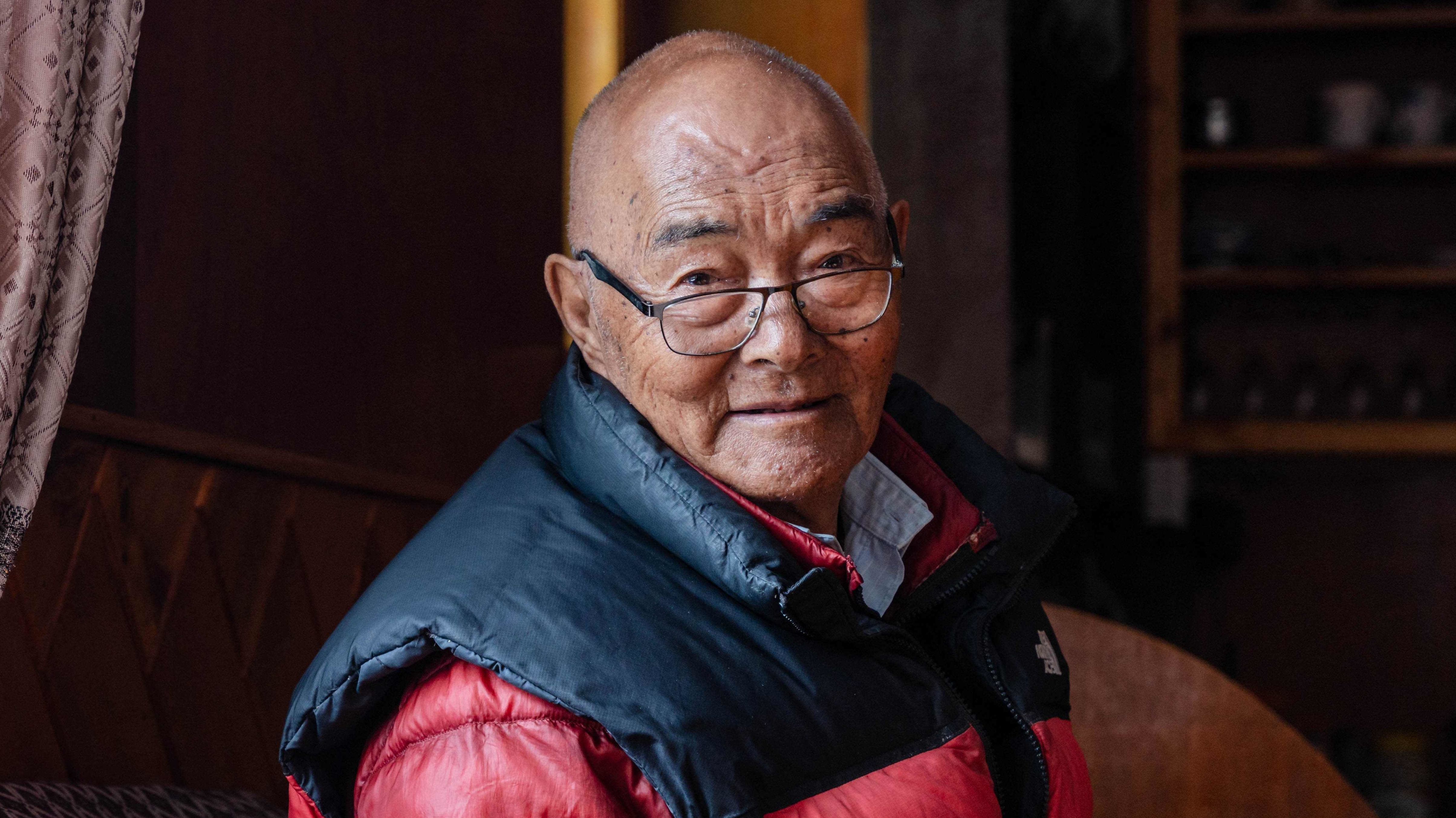 Last Member of First Team to Conquer Mount Everest Dies
