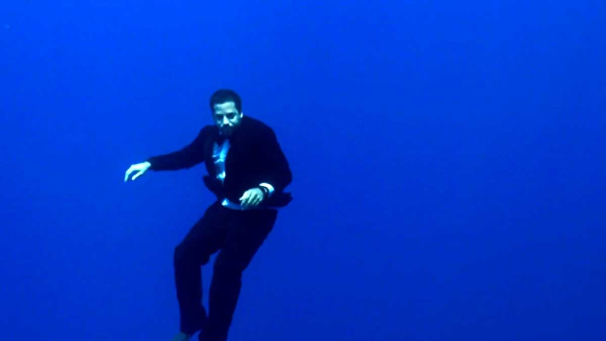 David Blaine Gets Dressed for Dinner