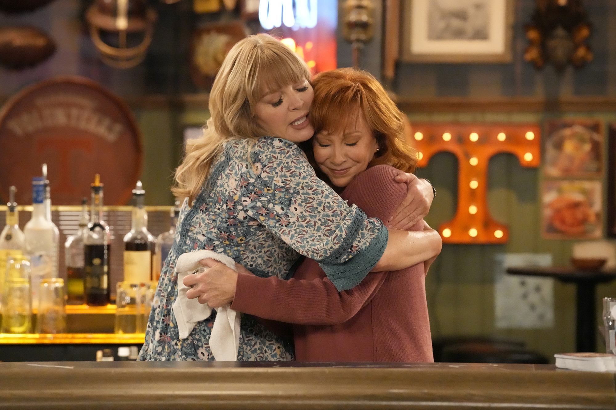 Happy's Place': Melissa Peterman Is Back With Reba, Where She Belongs