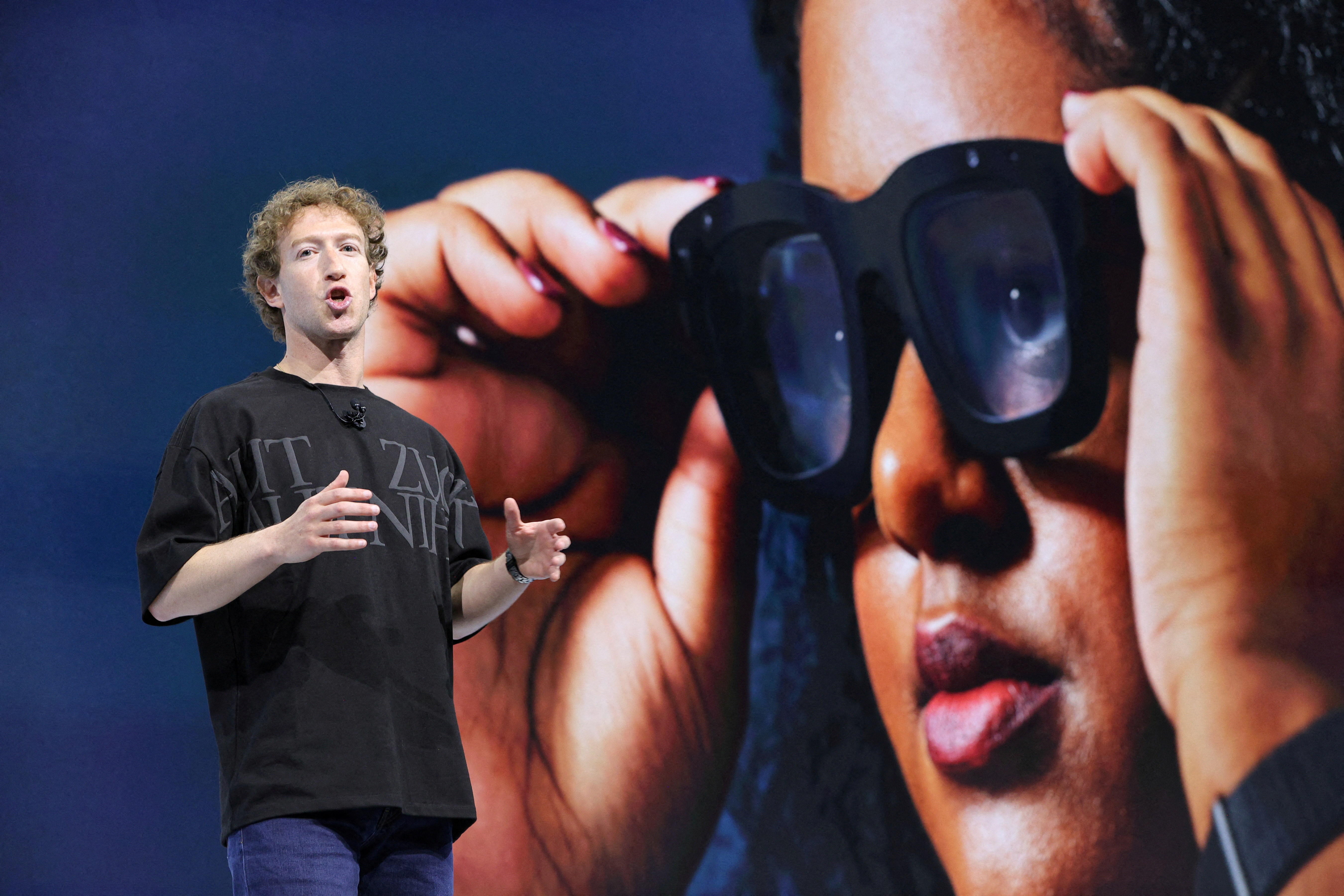 Zuckerberg Humiliated on Stage After AI-Powered Smart