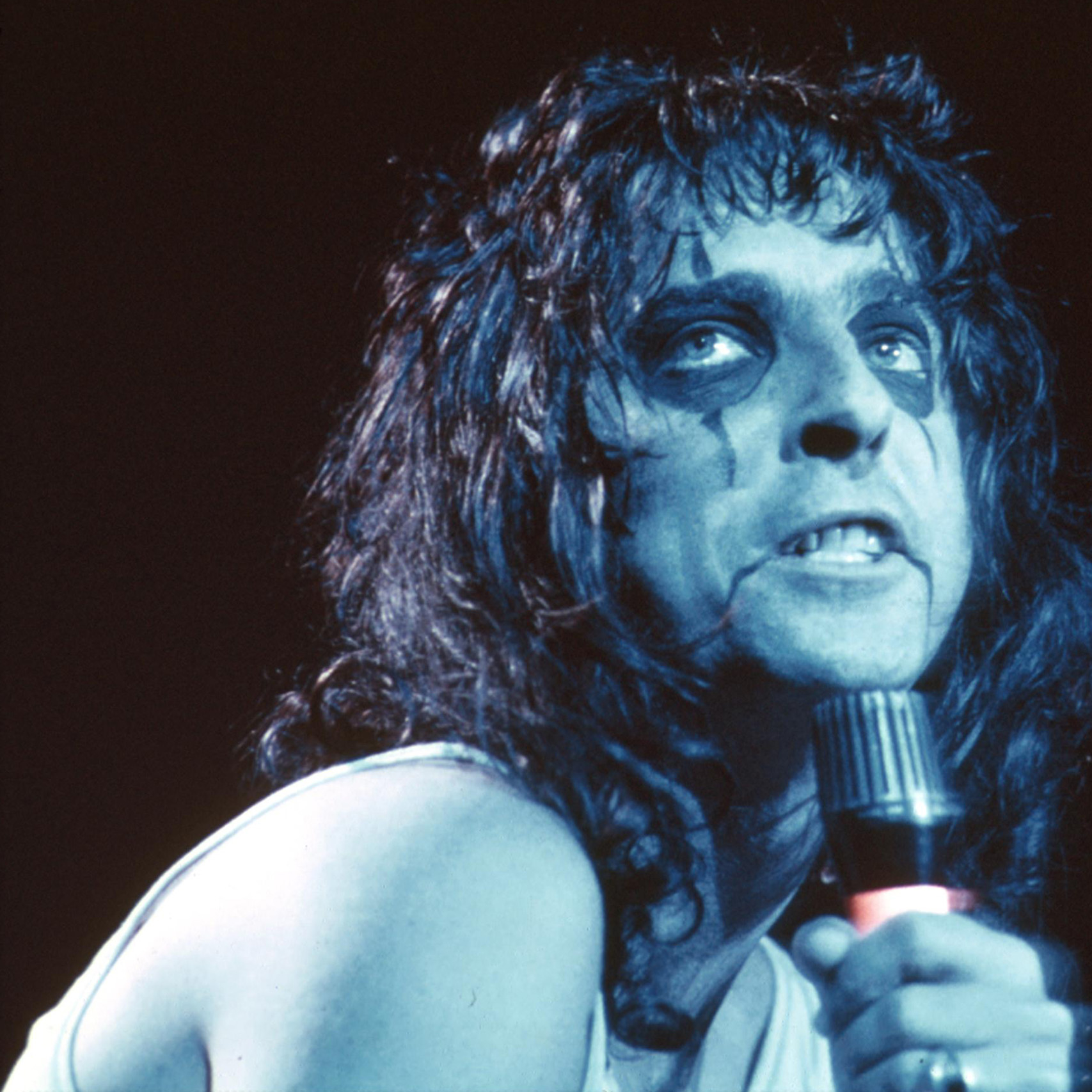 Exclusive: The True Story Behind Alice Cooper's 'Chicken Incident