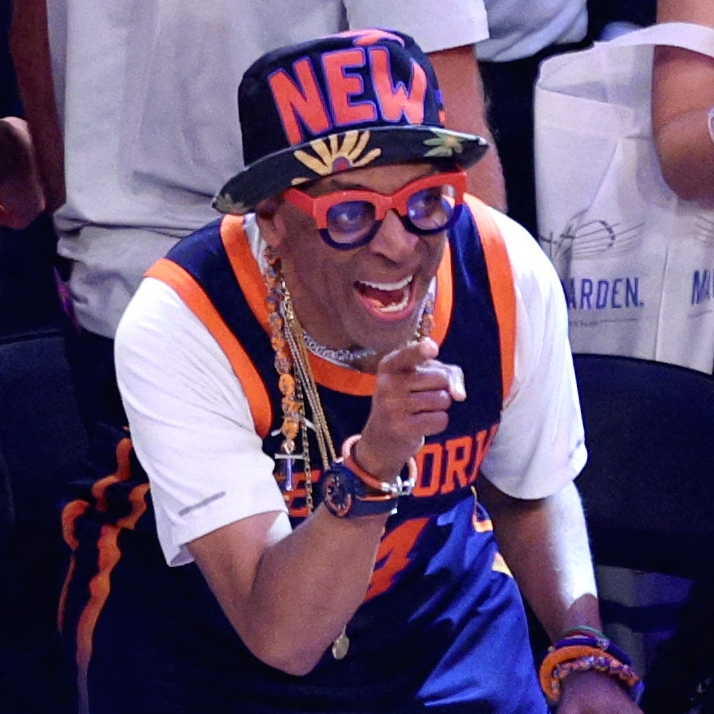 Oscar-Winning Knicks Superfan Spike Lee Taunts Donald Trump With