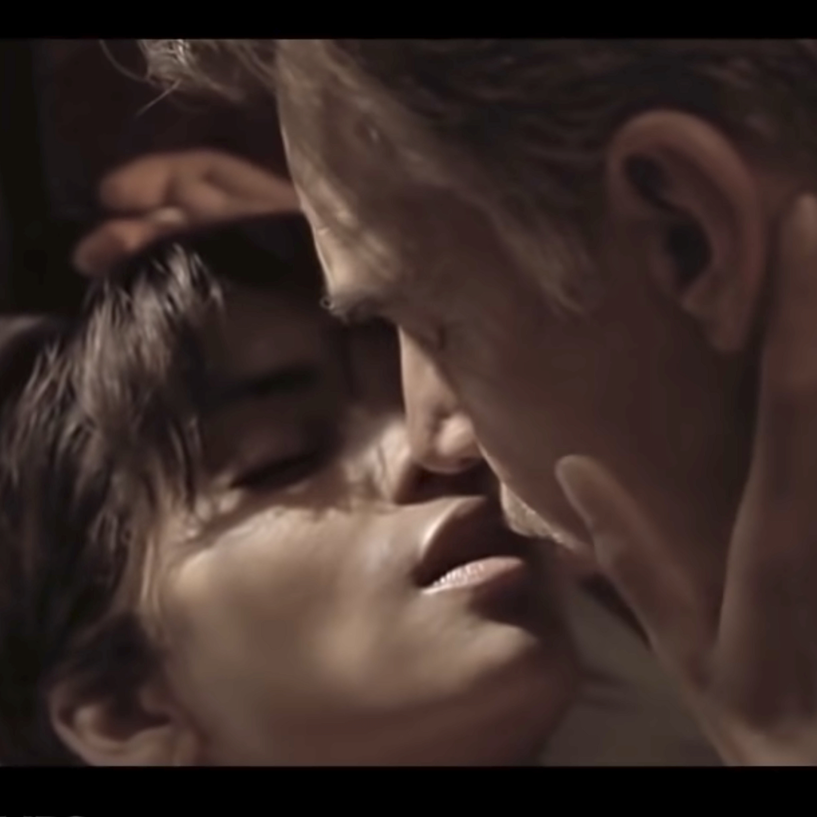 Onlayn ruscha porno video: Birodar opani onanizm bilan tutdi