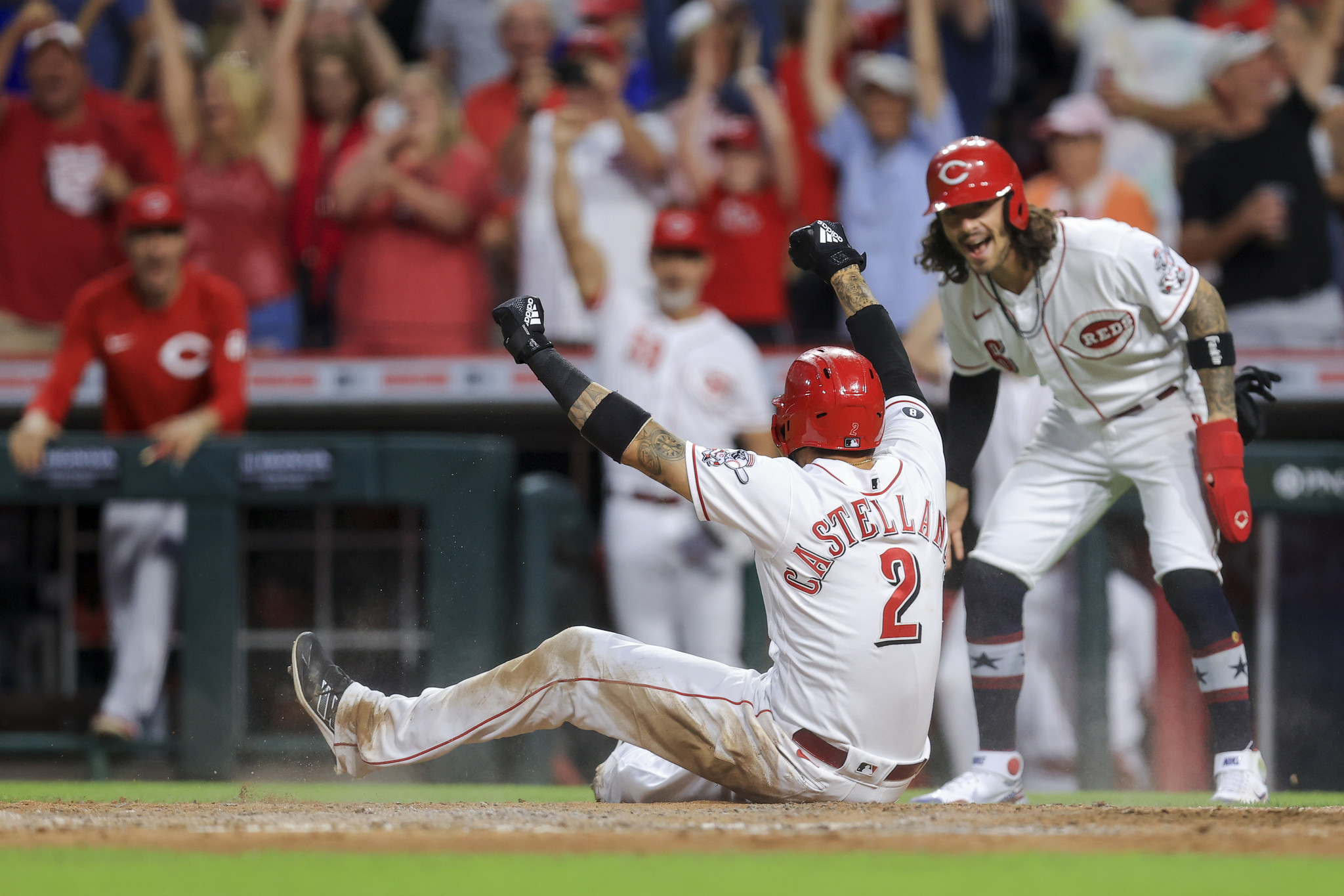 Votto returns to help Reds move into first place in NL Central - The  Tribune