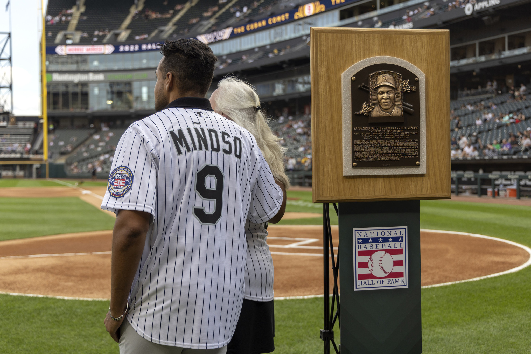 White Sox legend Minnie Miñoso dies in Chicago