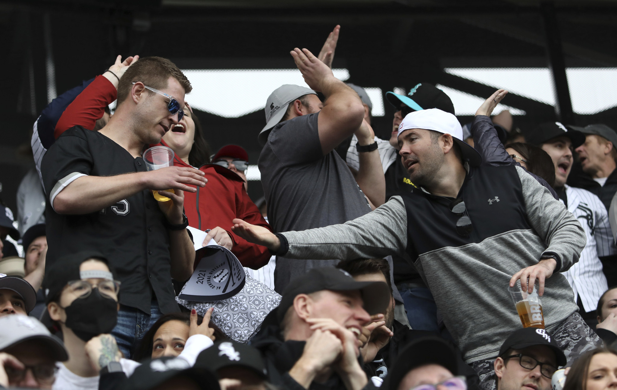 Column: Buzz builds for Chicago White Sox fans in home opener