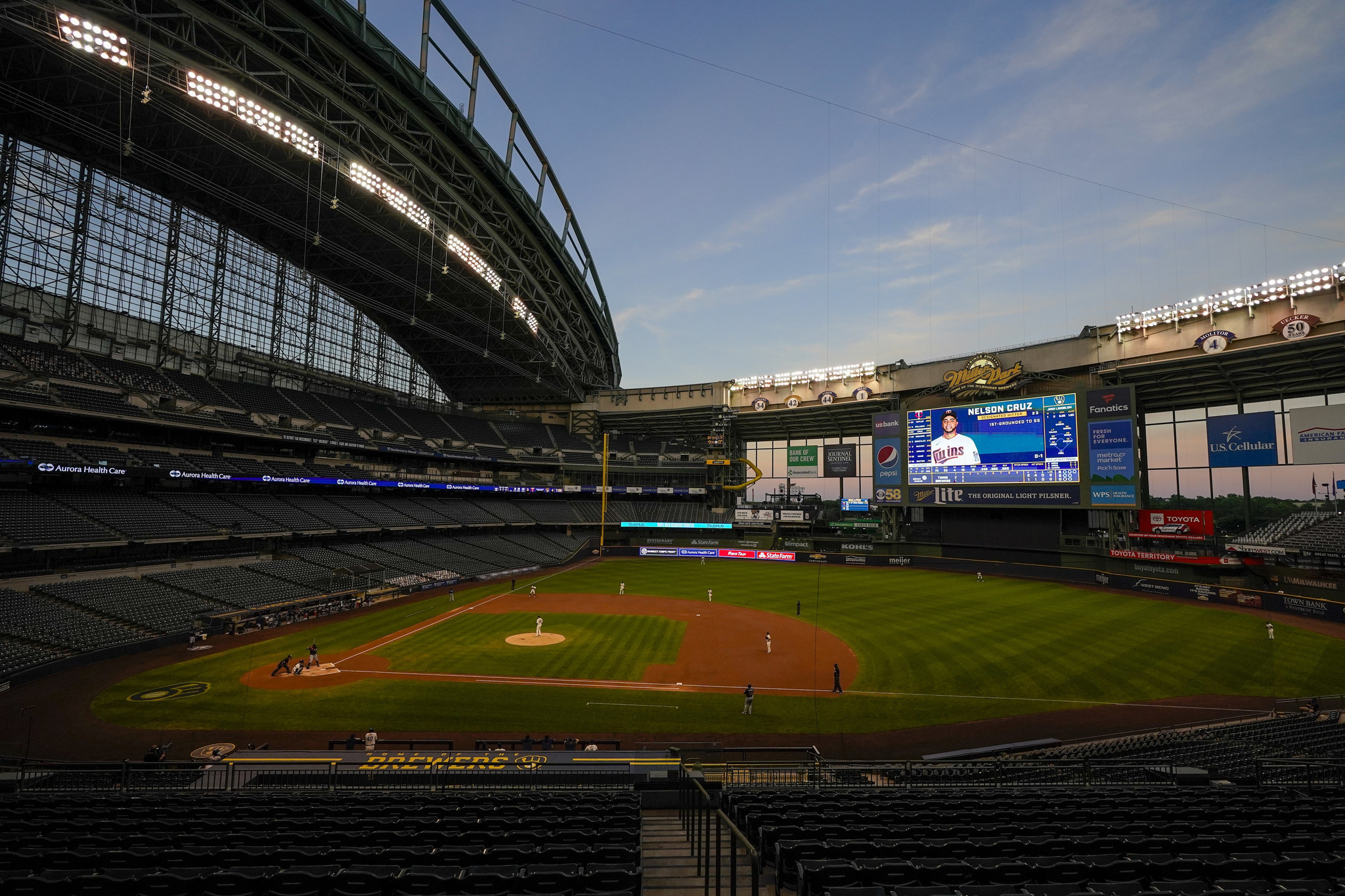 Milwaukee Brewers will allow a limited number of fans at their