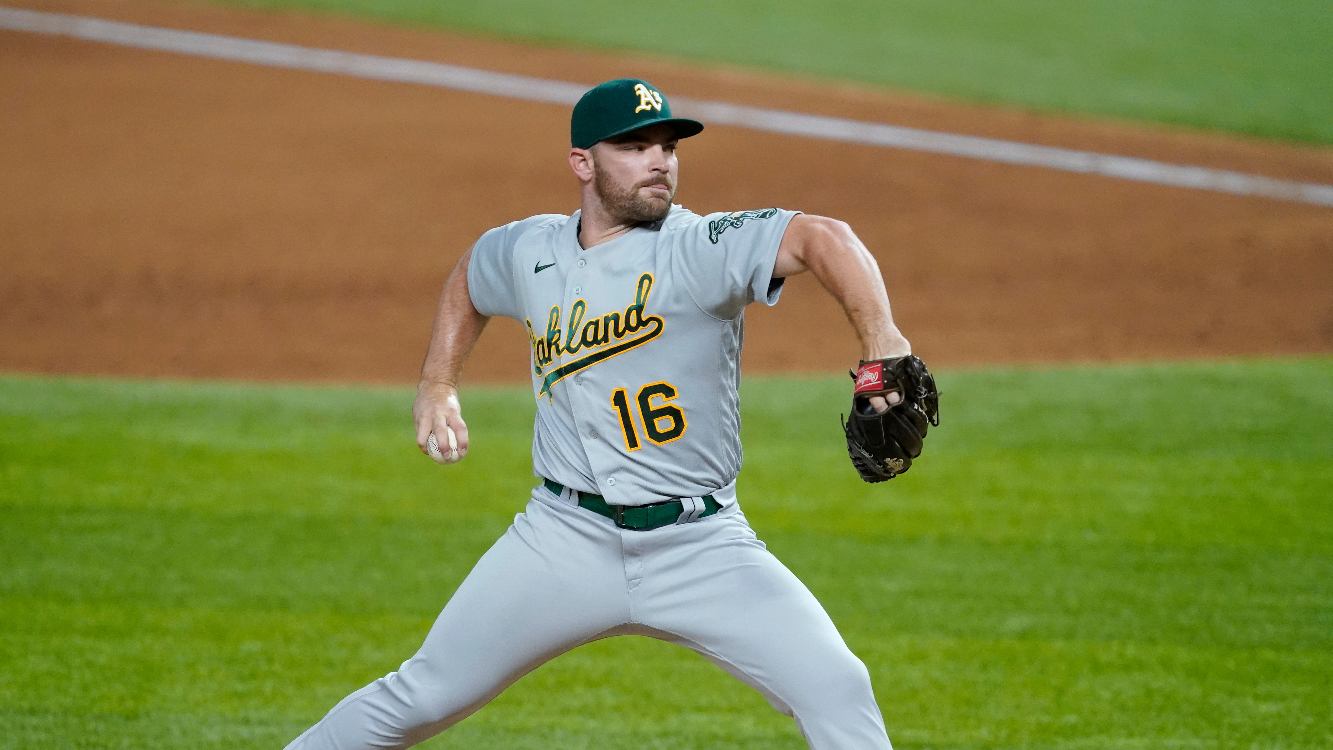 Chicago White Sox sign closer Liam Hendriks - South Side Sox