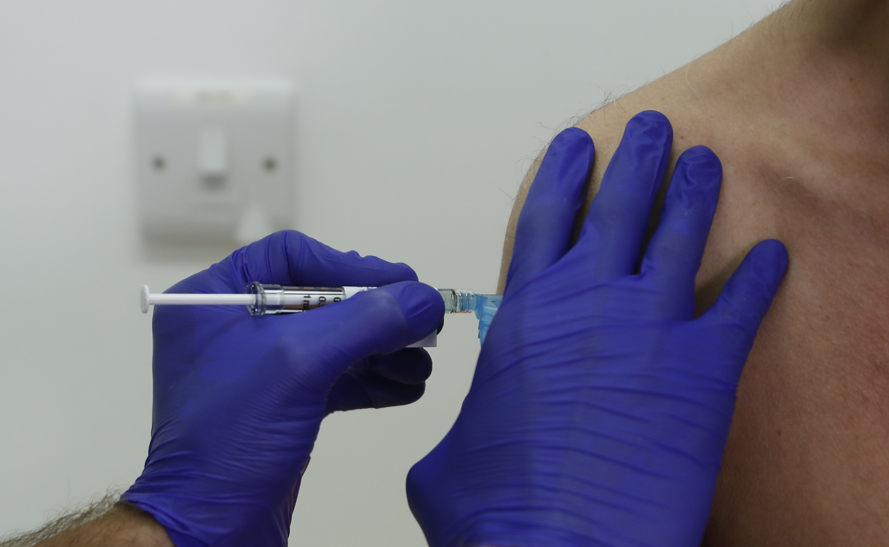 OMS: Asesores recomiendan 3 dosis de vacuna en ciertos casos