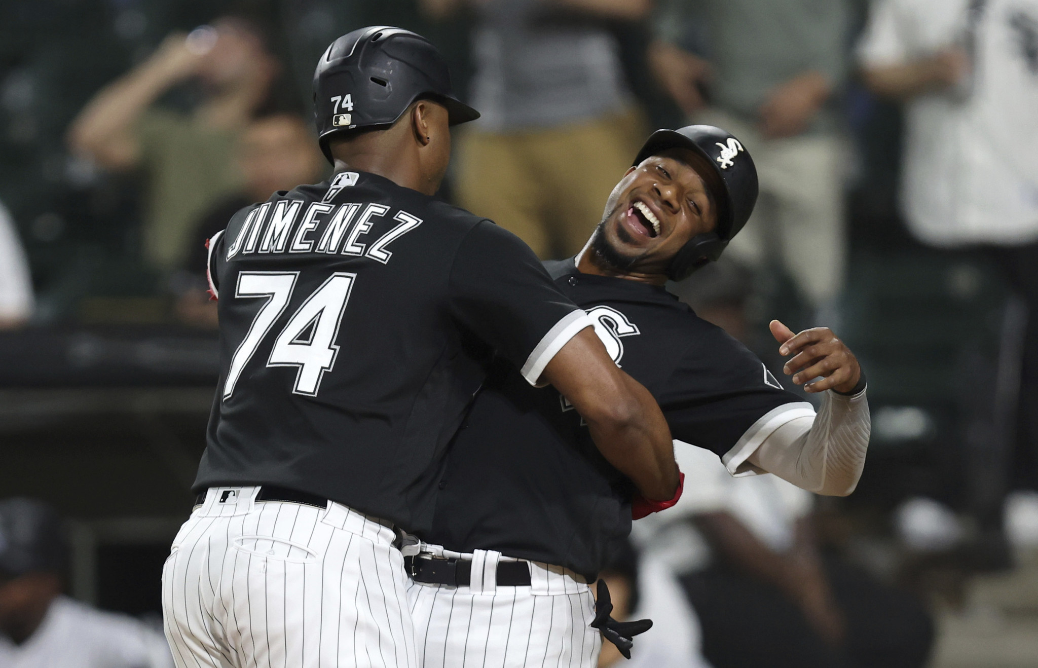 Chicago White Sox's Elvis Andrus, left, puts on the home run