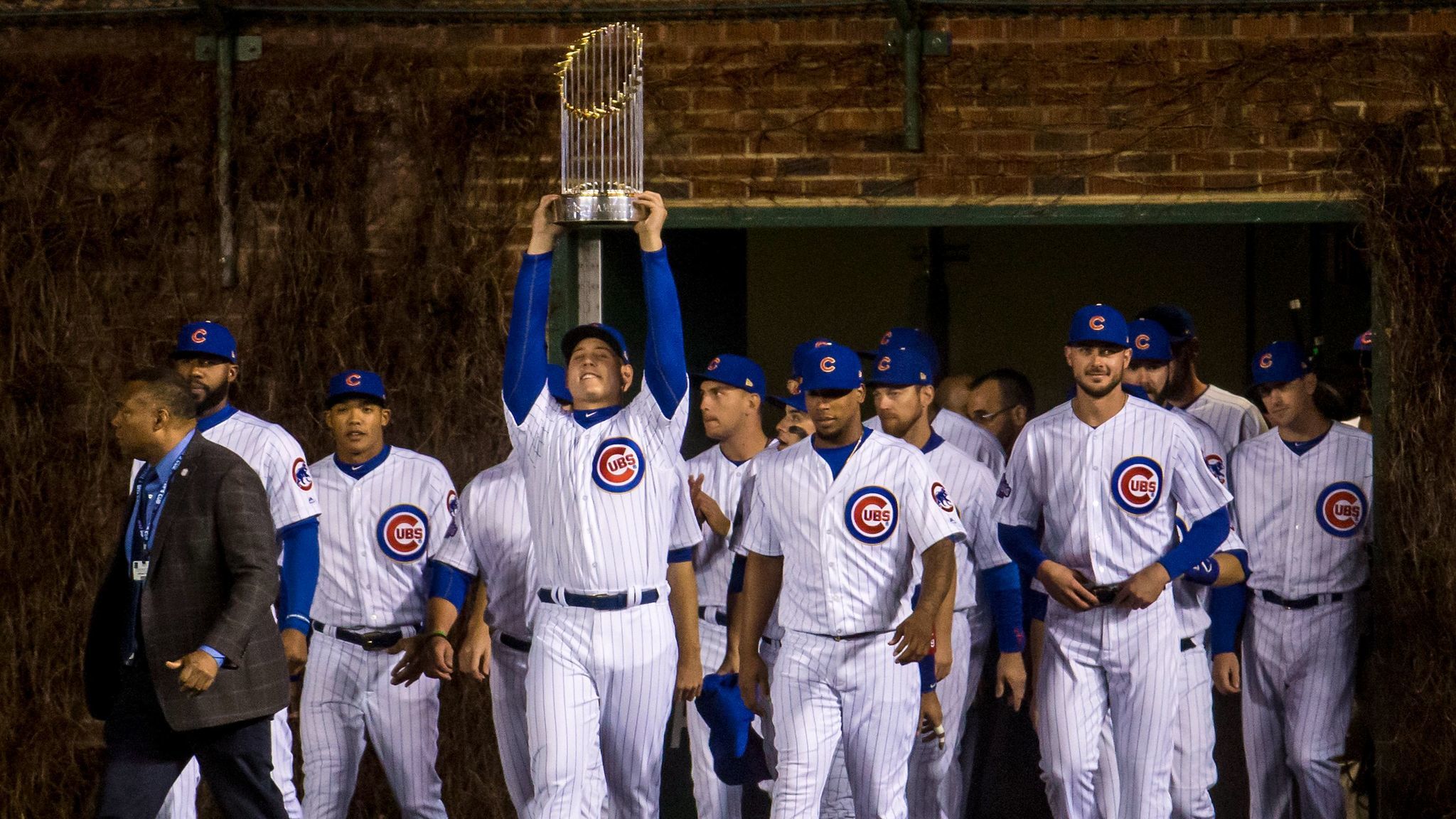 Column: There's no room for sentimentality in baseball, as Anthony Rizzo  learned on his final day with Chicago Cubs