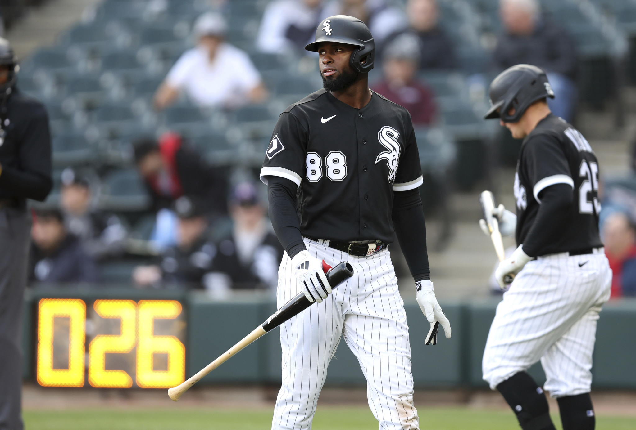 One-hitter gives White Sox doubleheader split with Phillies (with box  scores)