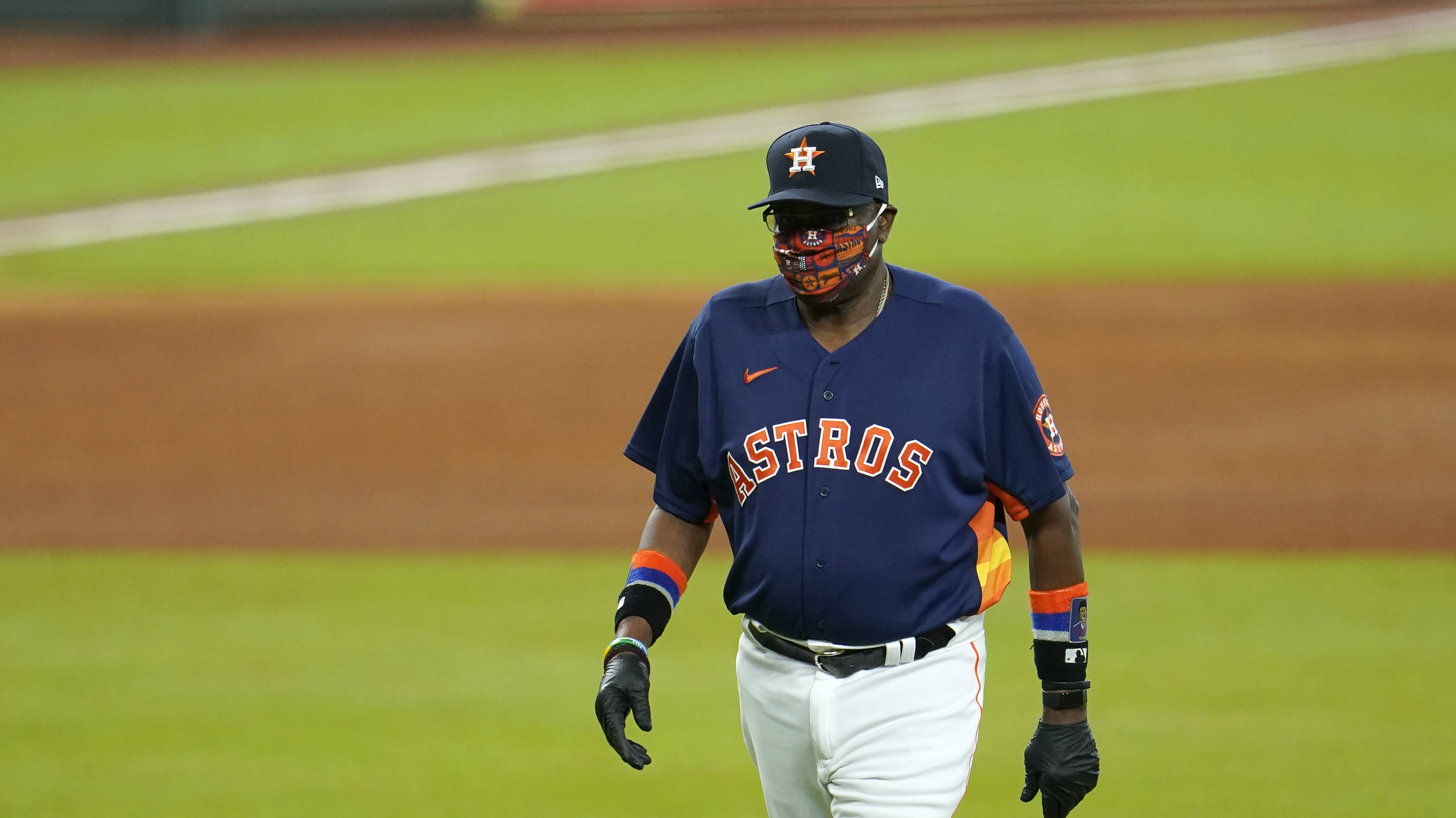 Astros have haters, but Dusty Baker still manages to get love