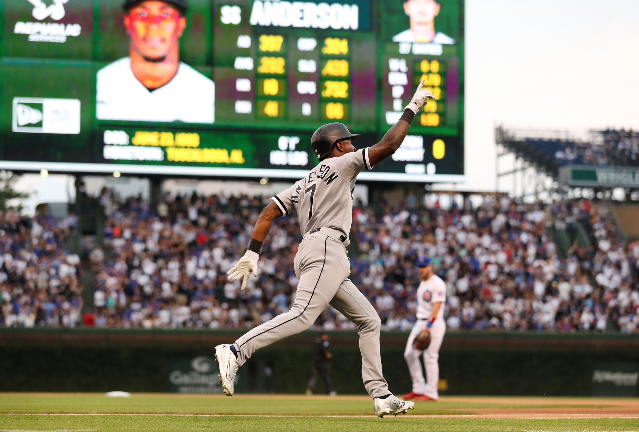 Chicago White Sox win 'Field of Dreams' game on Tim Anderson's walk-off  home run - ESPN