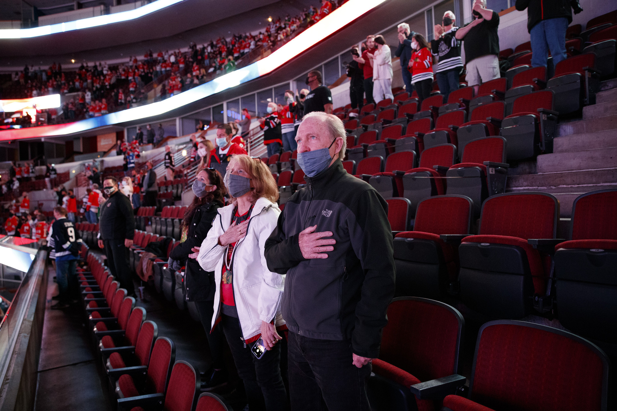 Blackhawks, Bulls Fans Can Return To United Center Games — With A Capacity  Limit