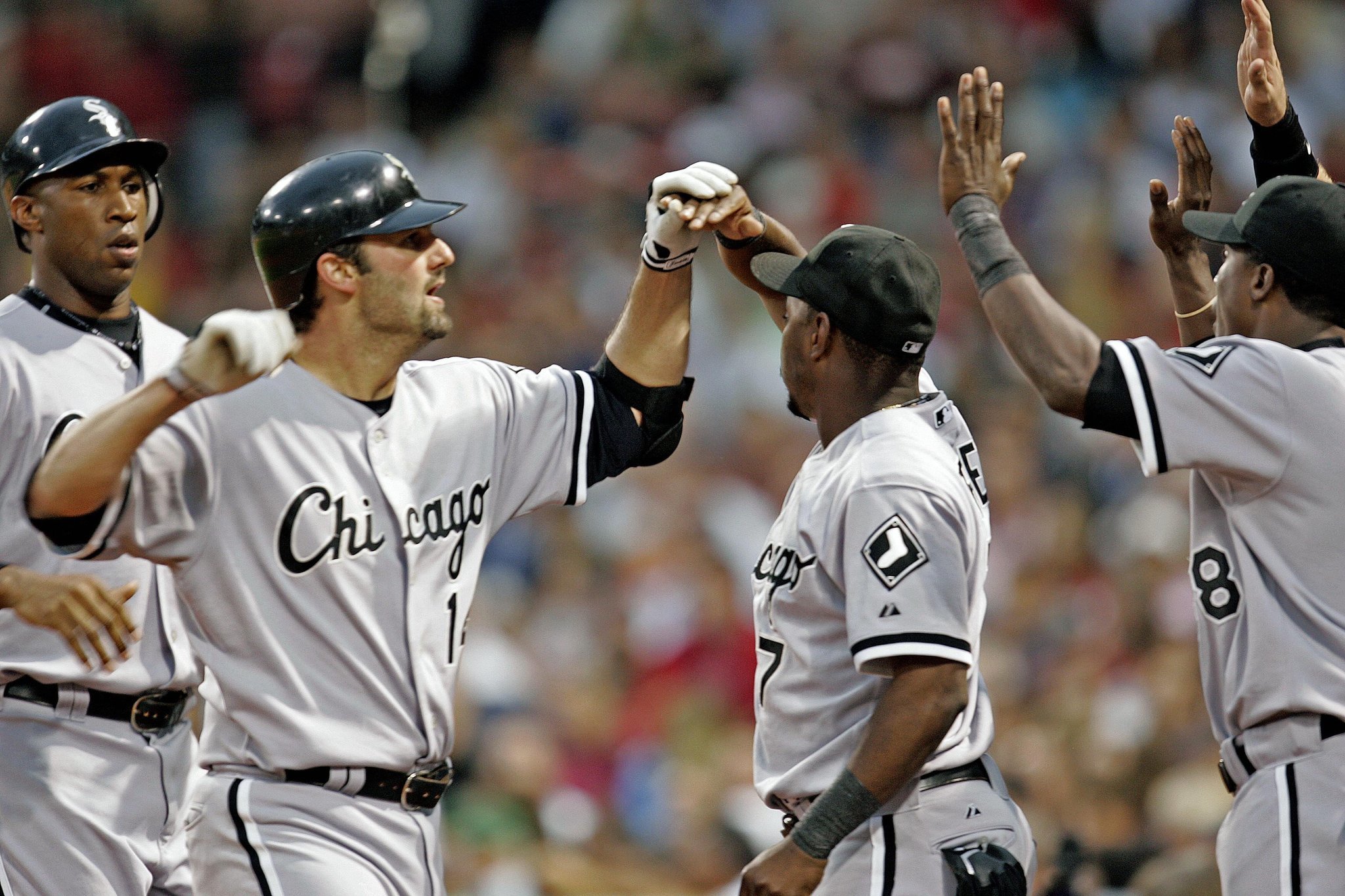 Chicago White Sox third baseman Joe Crede, left, tags out Los