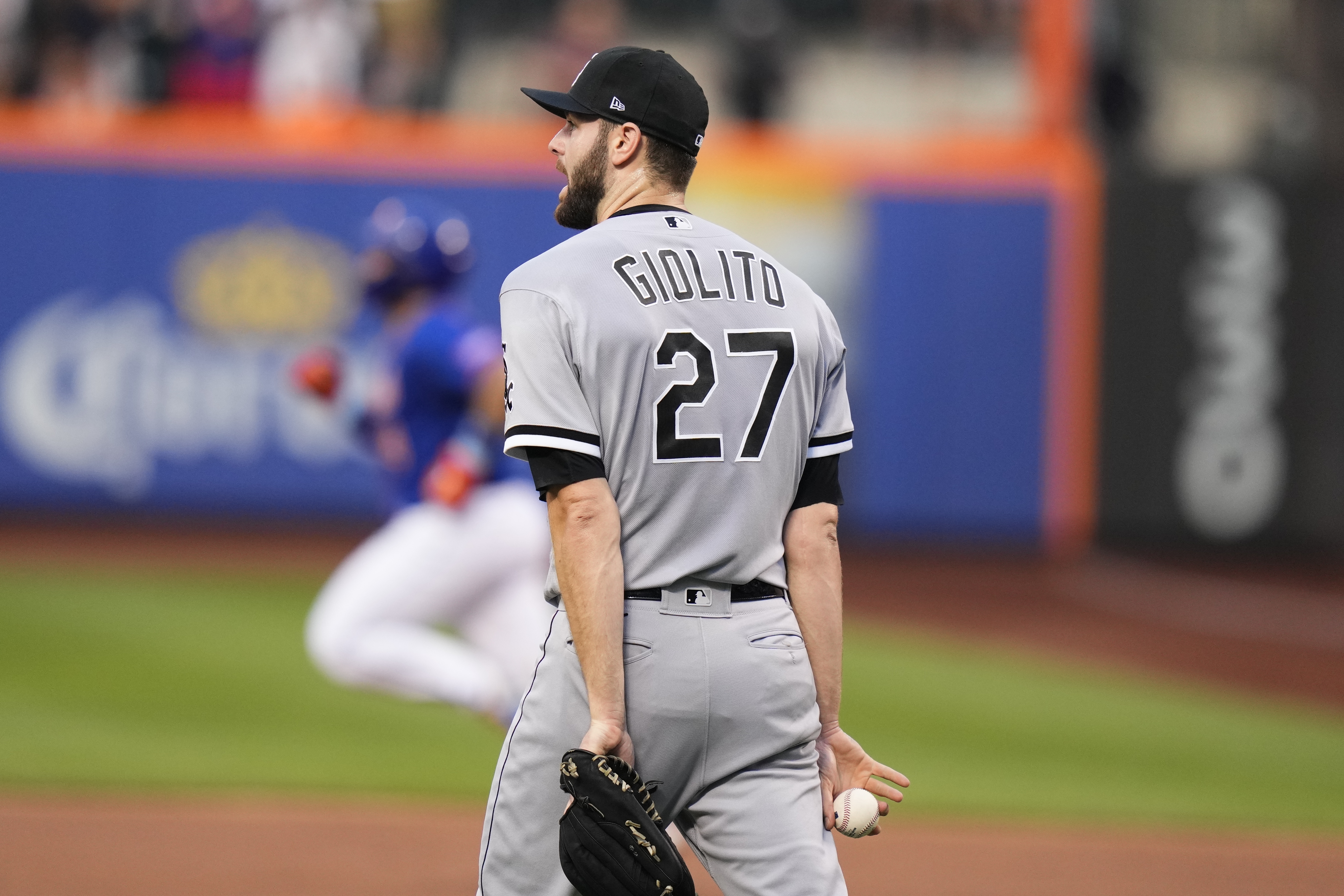Chicago White Sox hit early hole in 11-10 loss to New York Mets