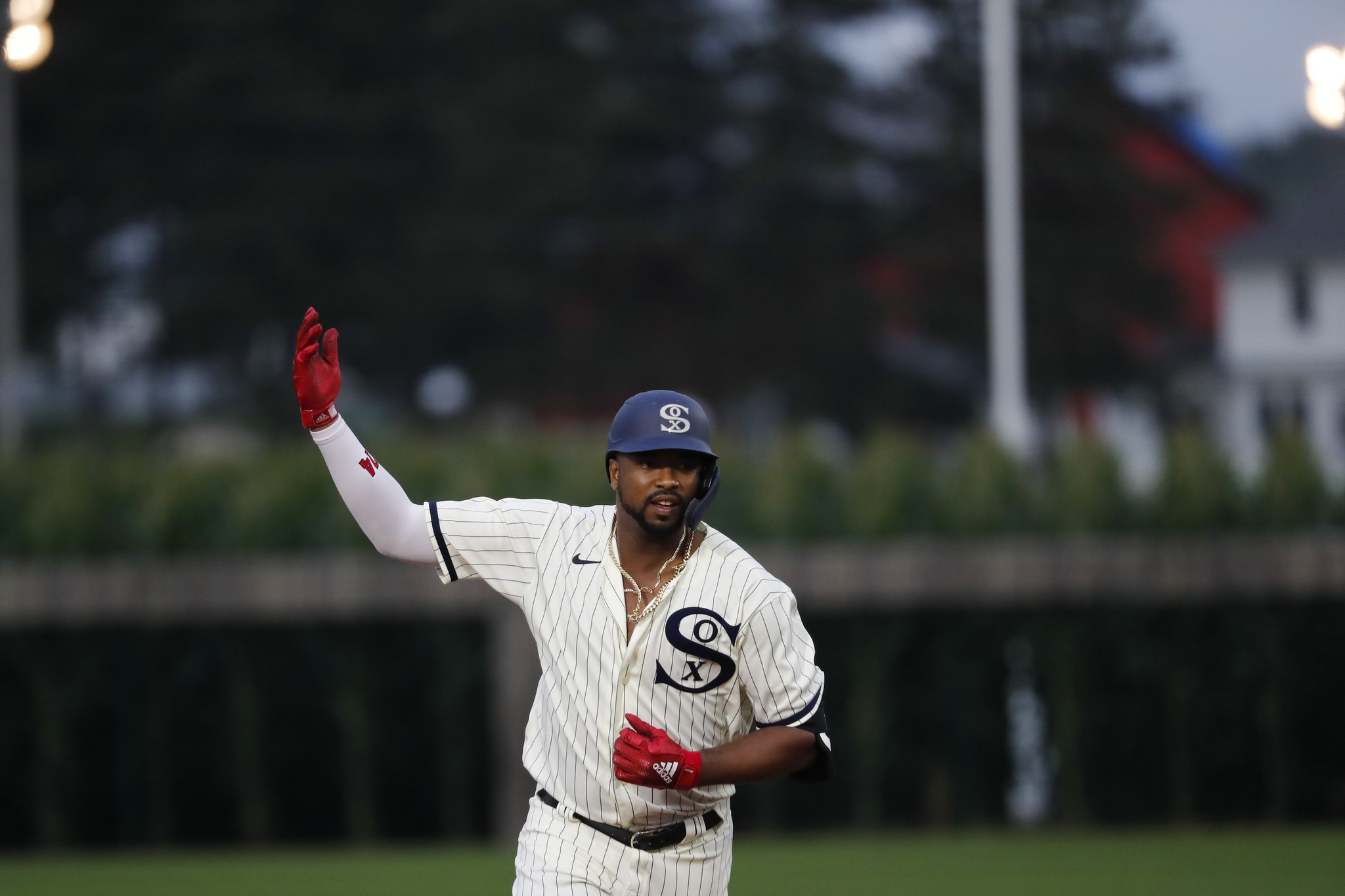 Field of Dreams game: Chicago White Sox beat New York Yankees 9-8