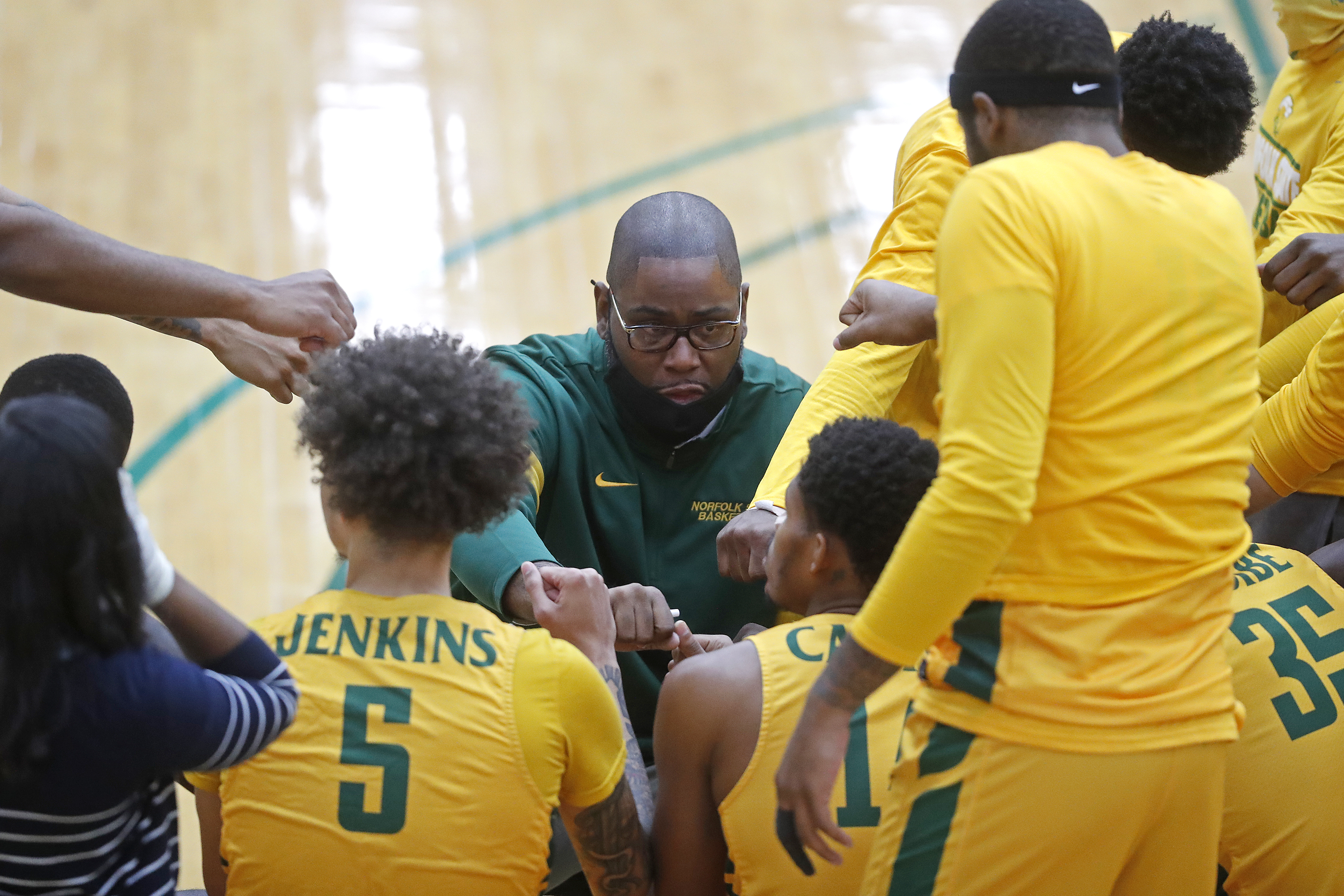 Norfolk State basketball coach Robert Jones' new contract includes 50%  raise, boosting his salary to $305,000, plus incentives – The  Virginian-Pilot