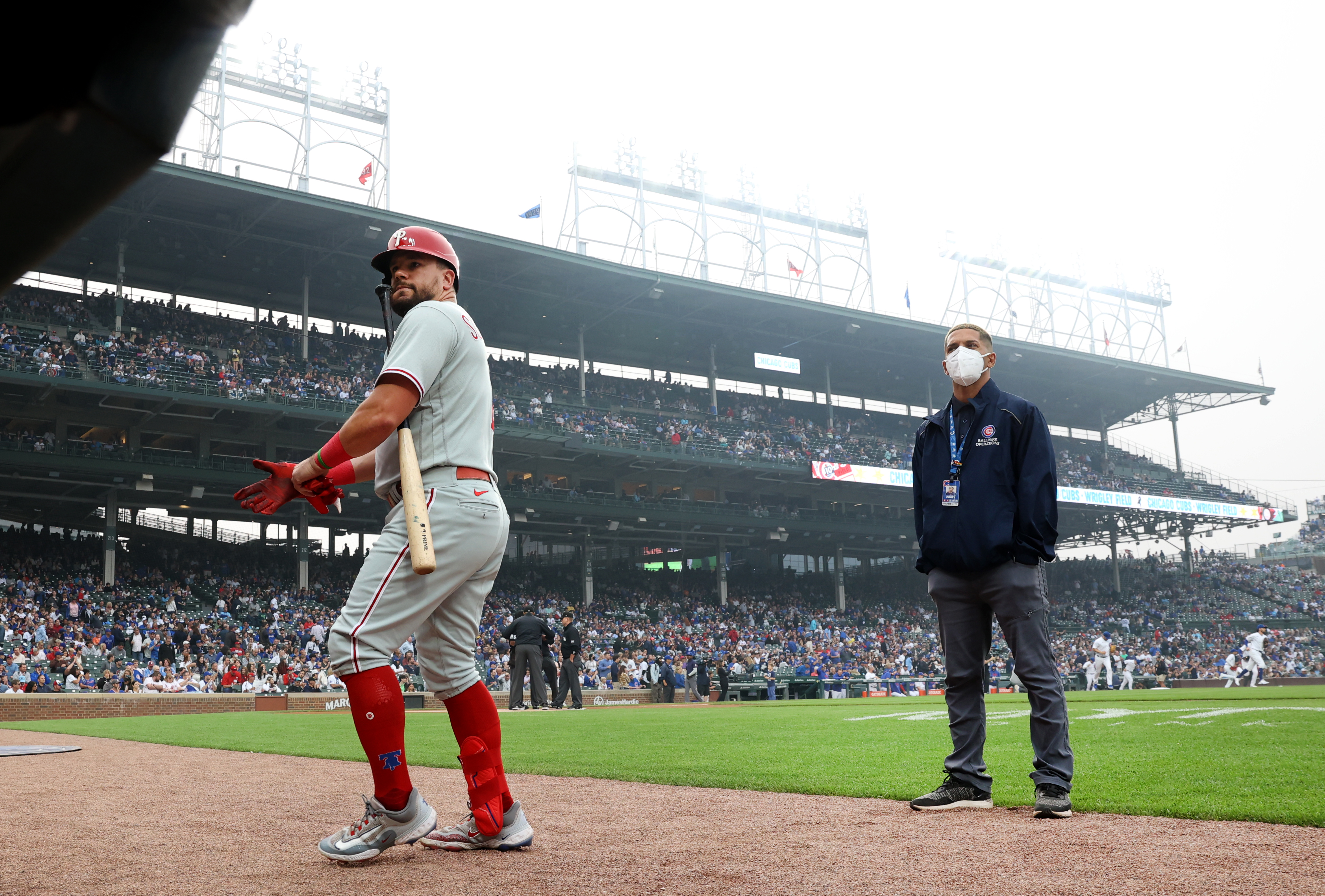 Chicago Cubs game goes on despite 'very unhealthy' air alert