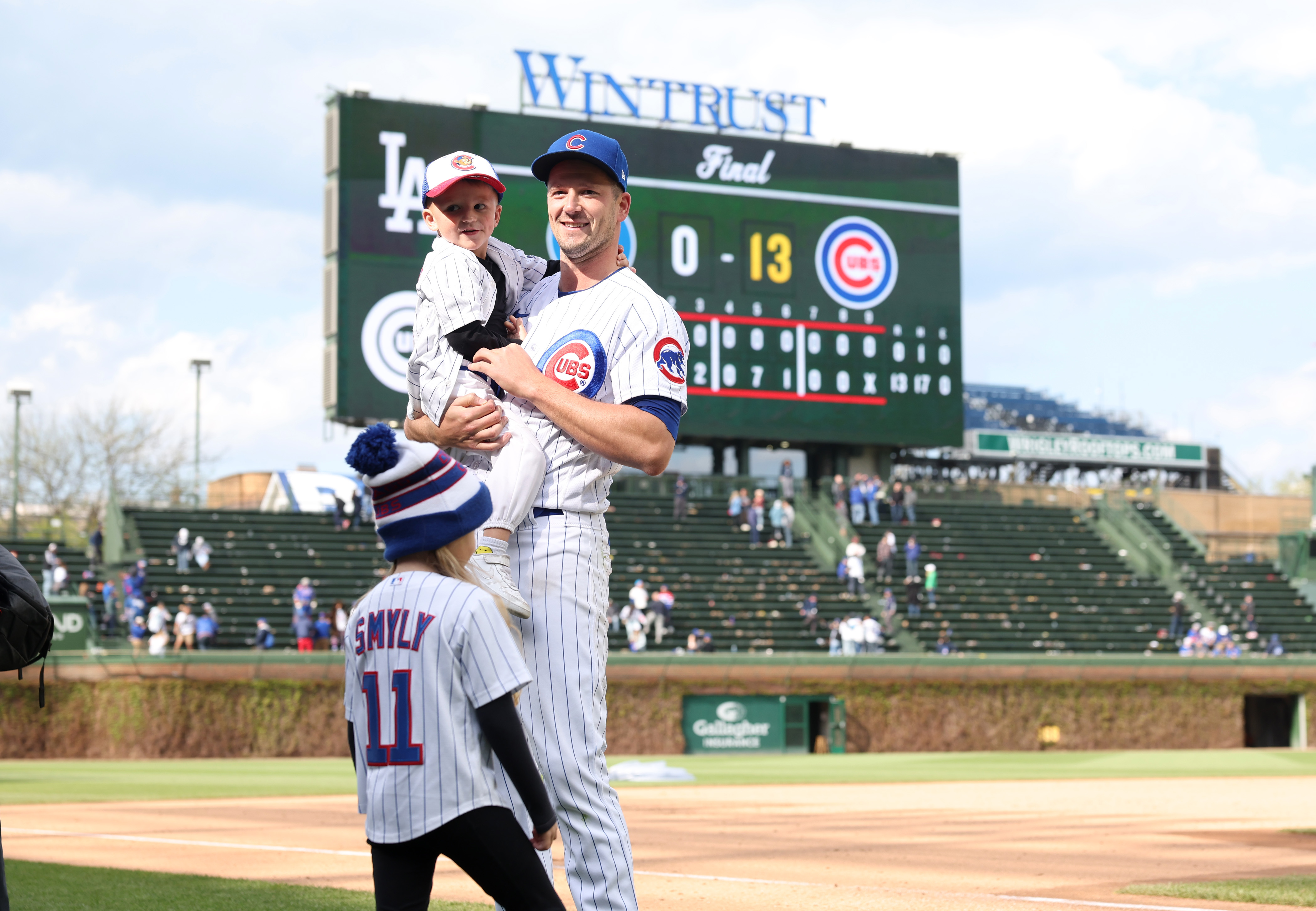 Cubs' Smyly flirts with perfect game